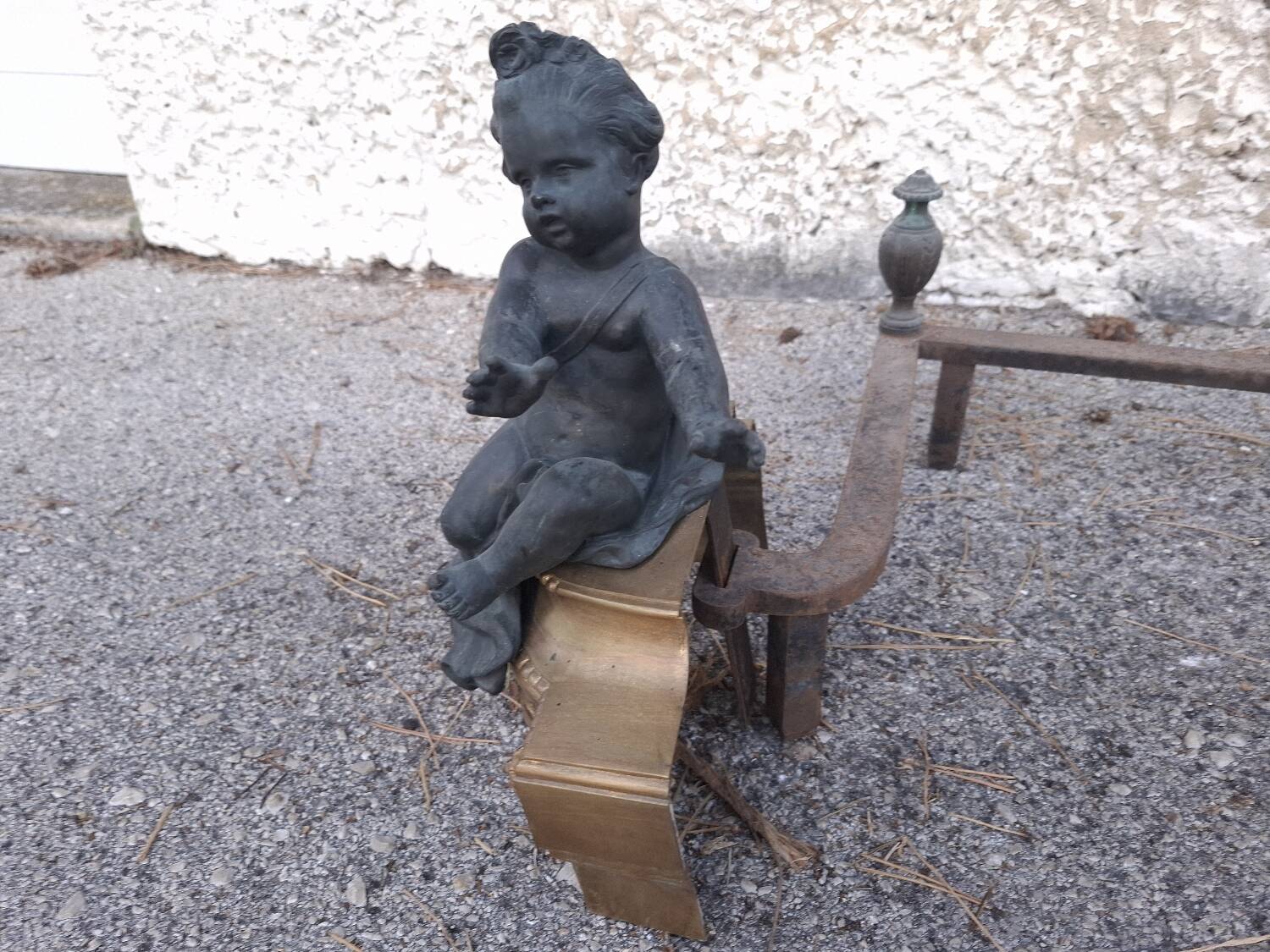XIXth-century andirons decorated with cherubs and angels