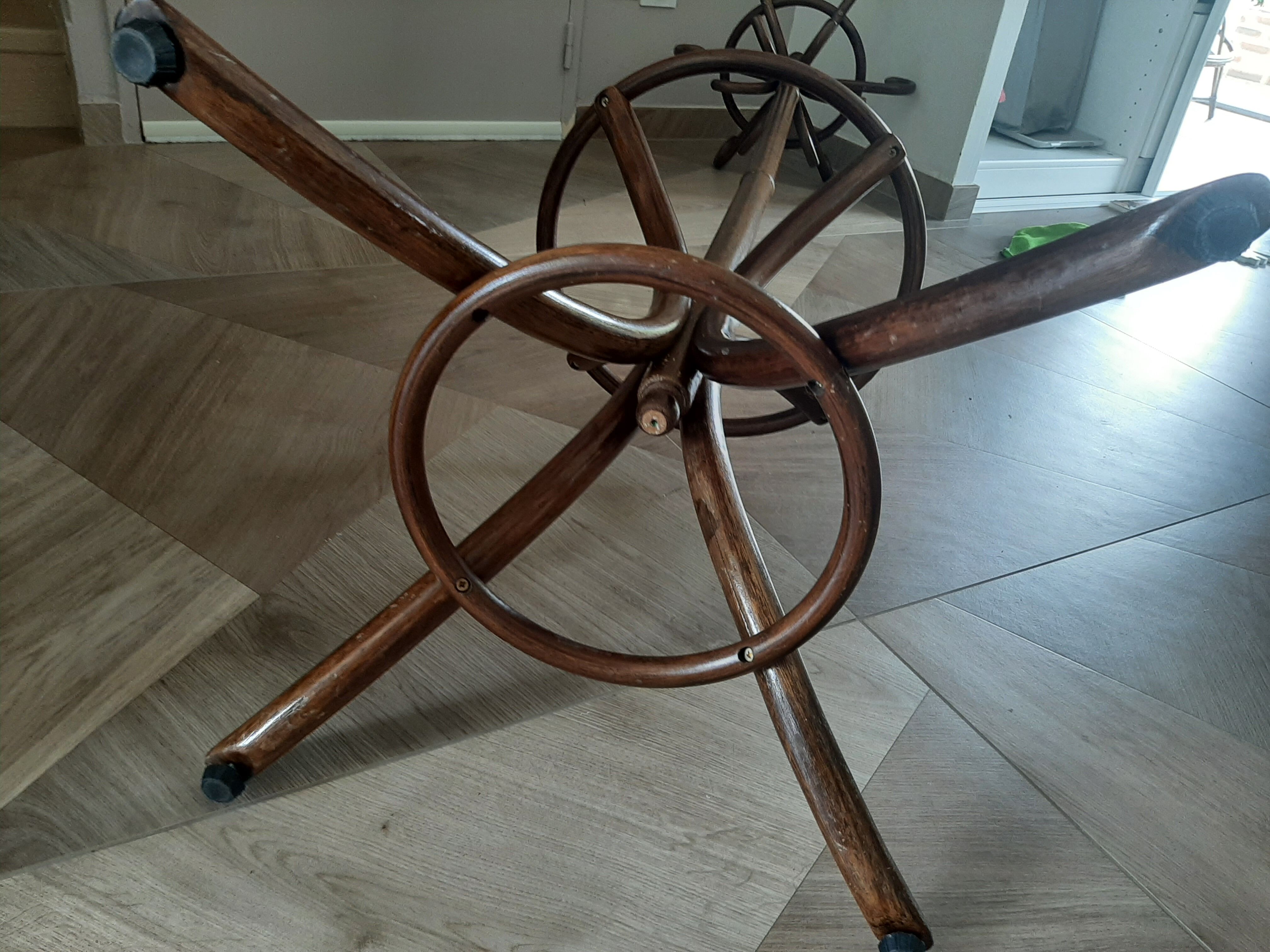 Wooden parrot coat rack - old style curved wood - 12 bells