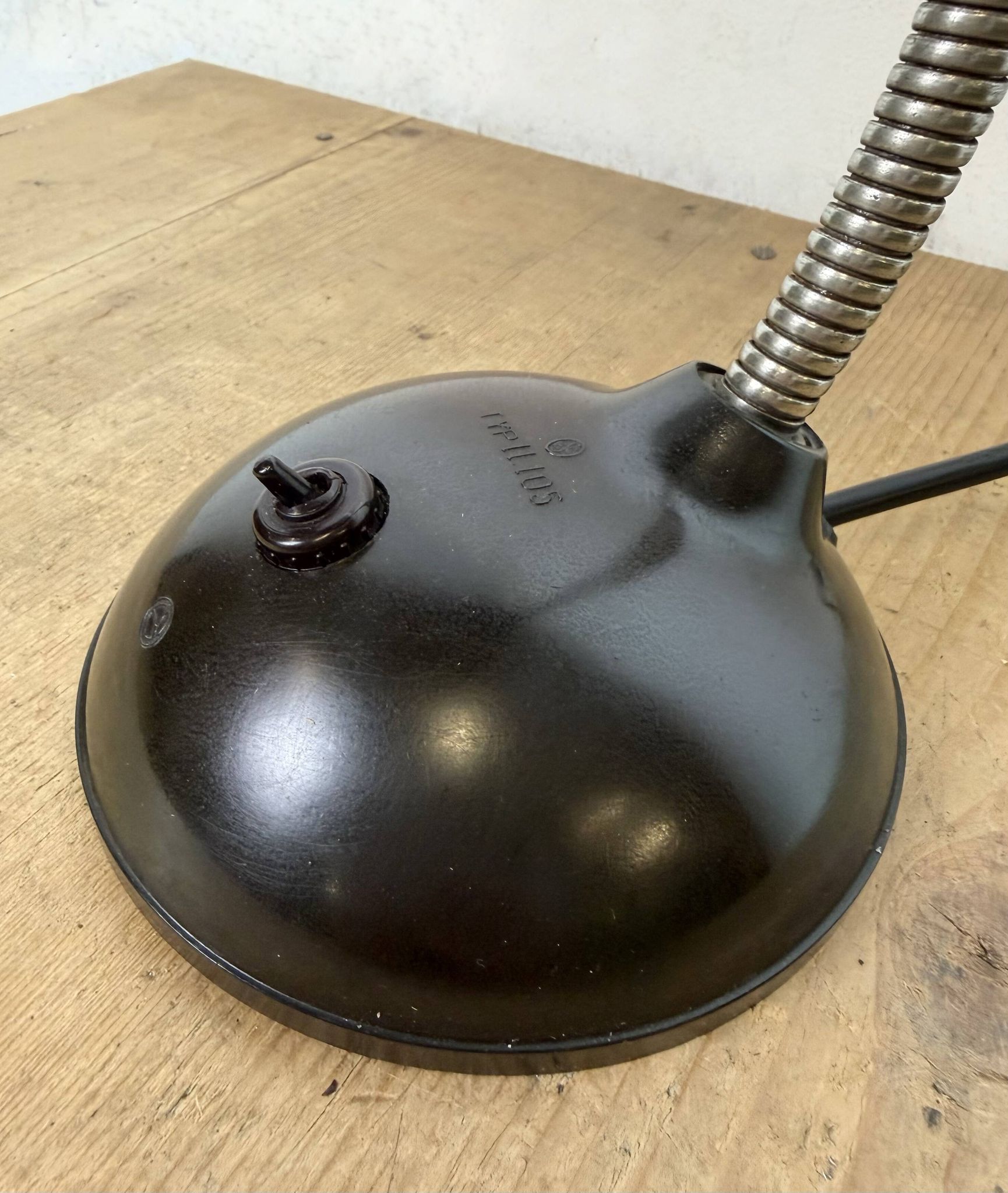 Lampe de table vintage en bakélite marron à col de cygne, années 1950