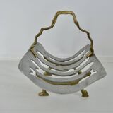 Porte buches de cheminée moderniste, laiton et aluminium, 1970