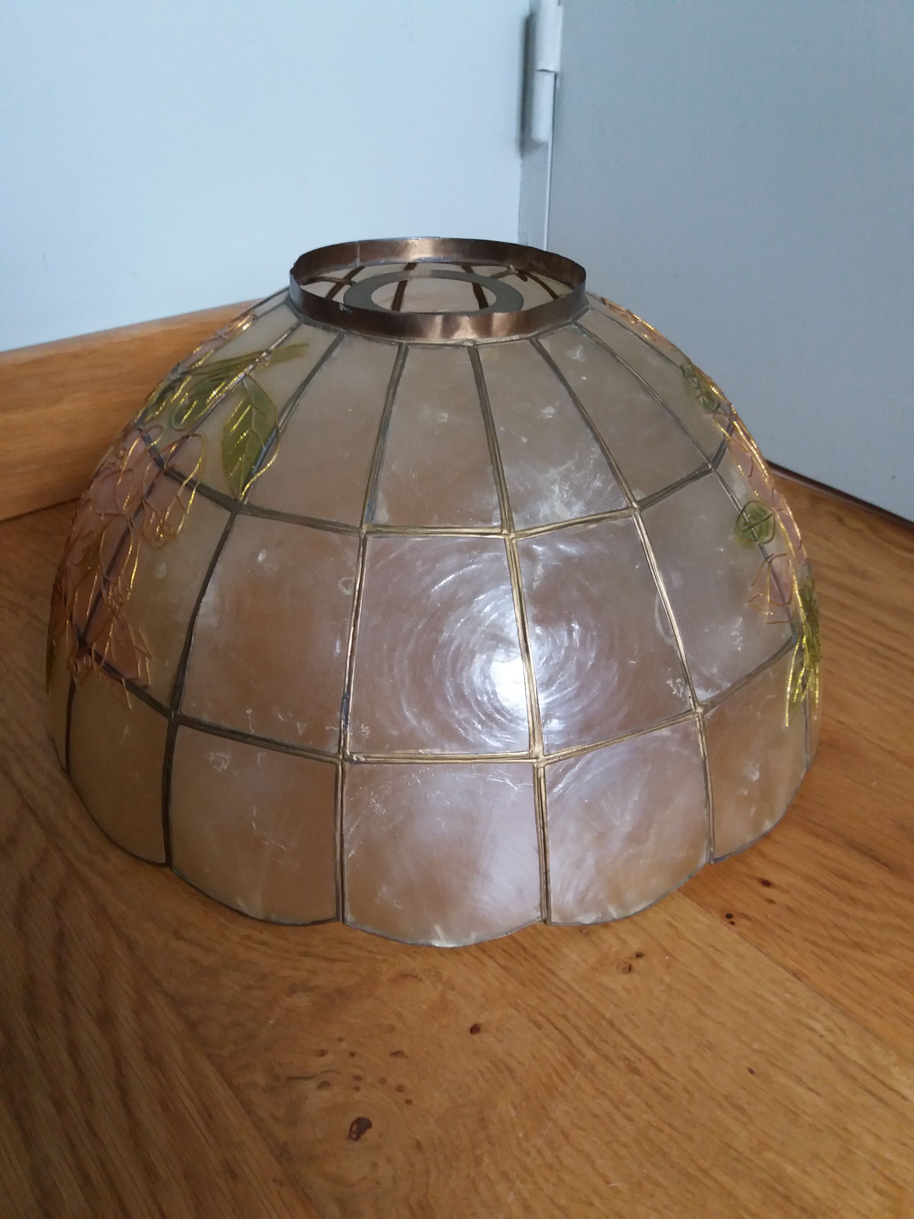 Mother-of-pearl abat day for suspension