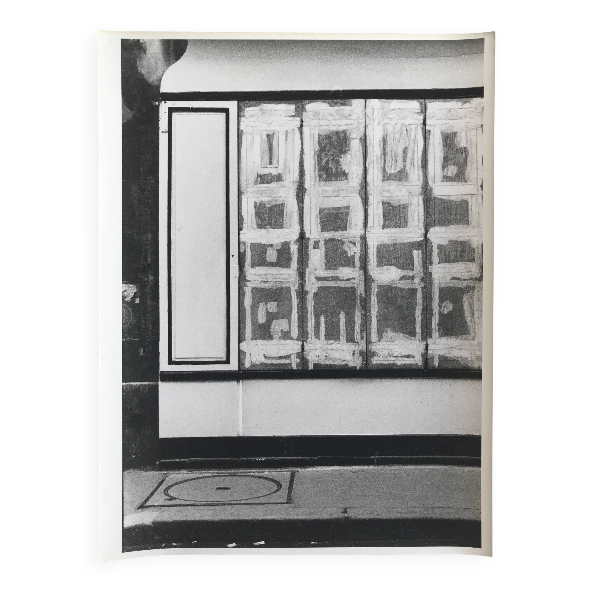Rosine NUSIMOVICI, Untitled (Façade), c 1980. Black and white silver print