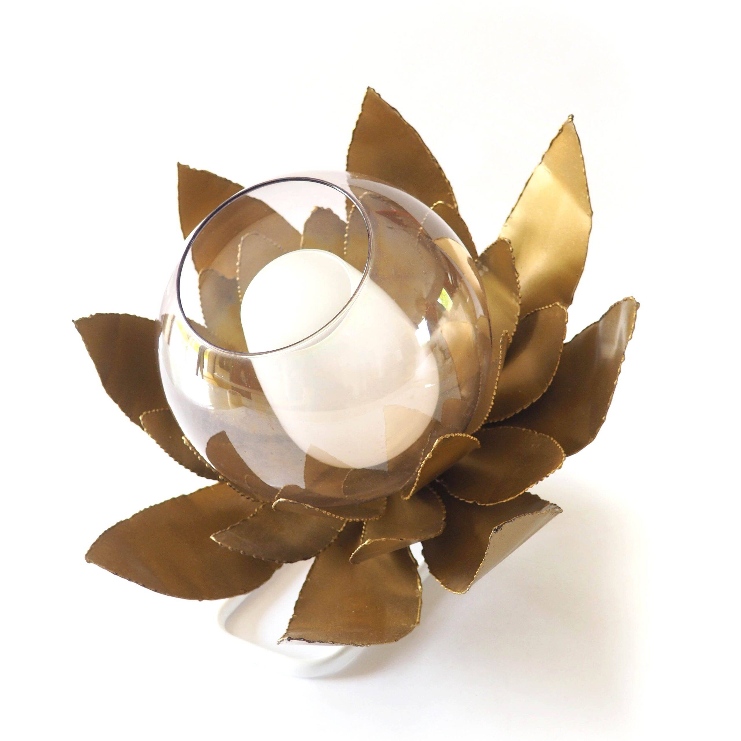Lampe applique fleur dorée et flute satinée