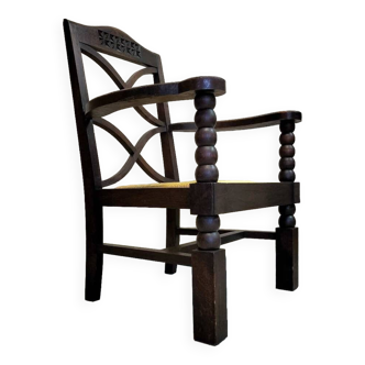 Fauteuil régionaliste en bois et paille