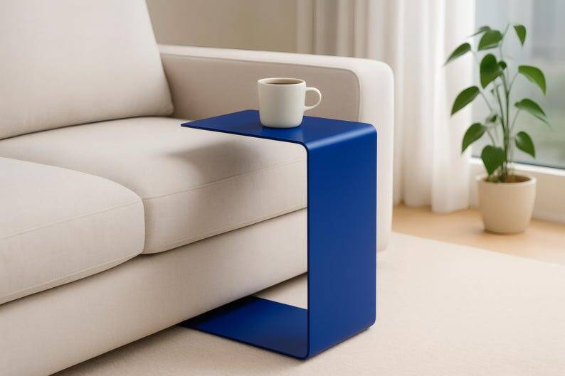 Table d'appoint minimaliste en acier