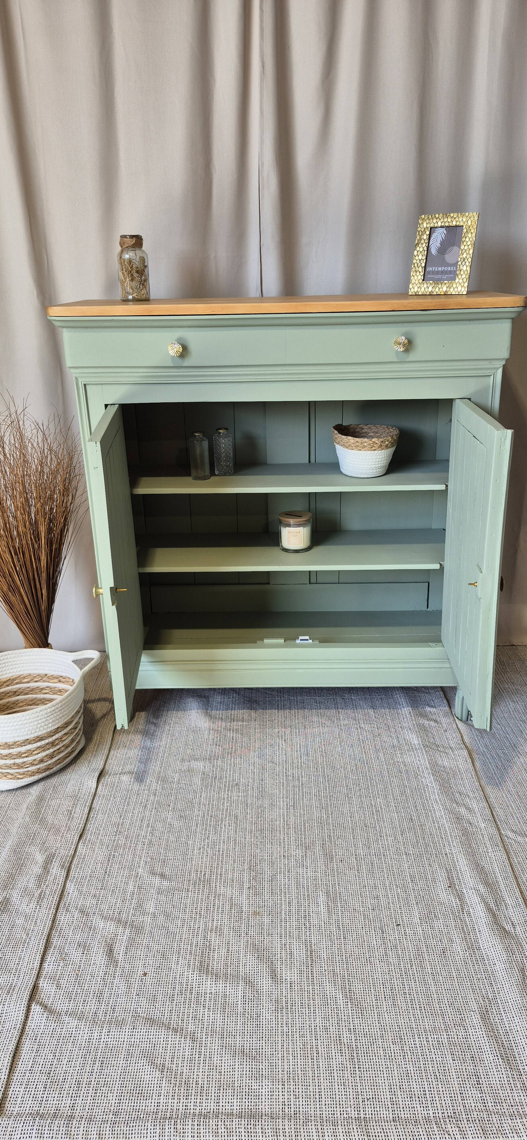 Buffet with 2 doors