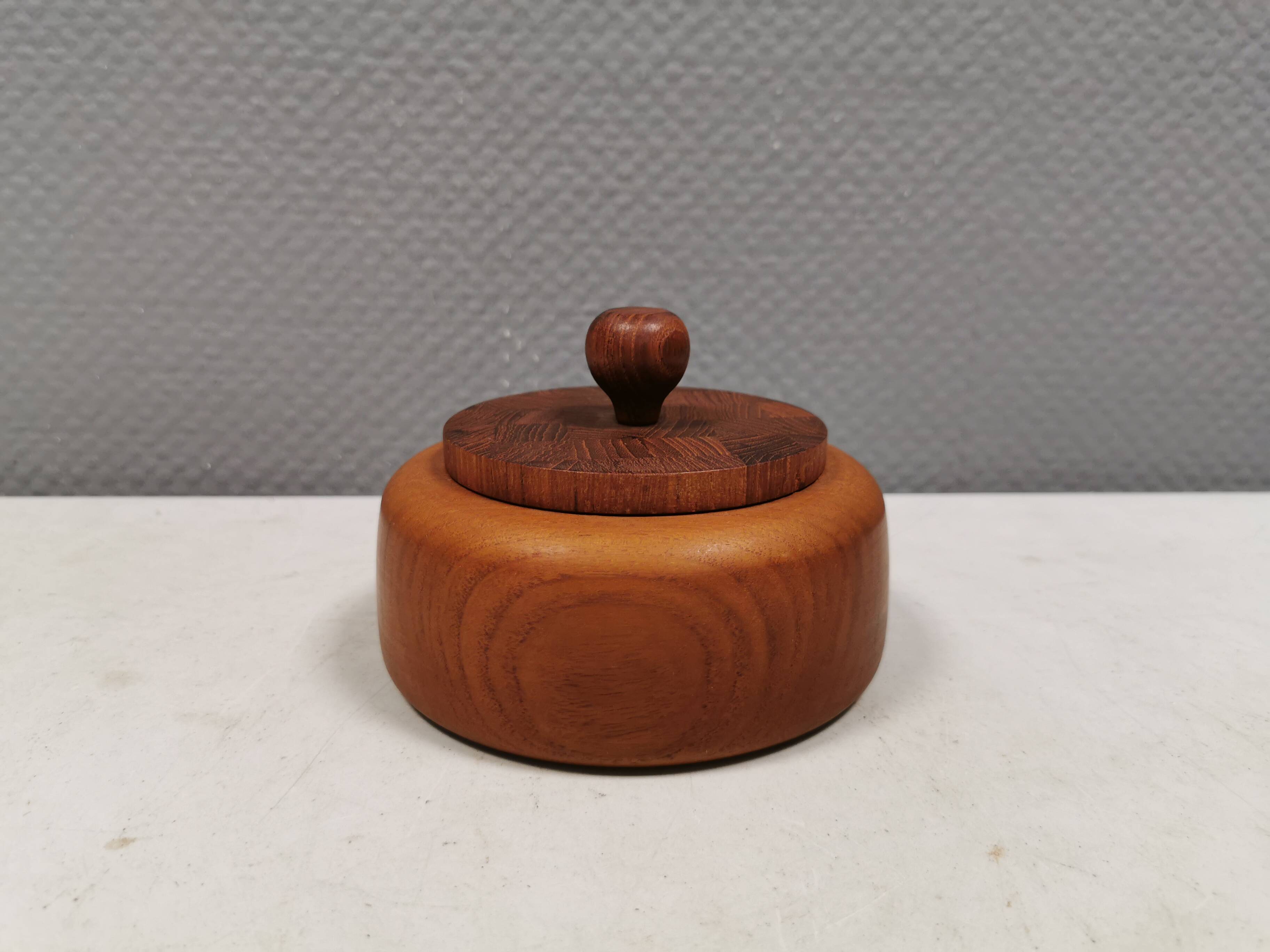 Very beautiful tobacco jar in teak wood with lid of stick-glued teak wood.