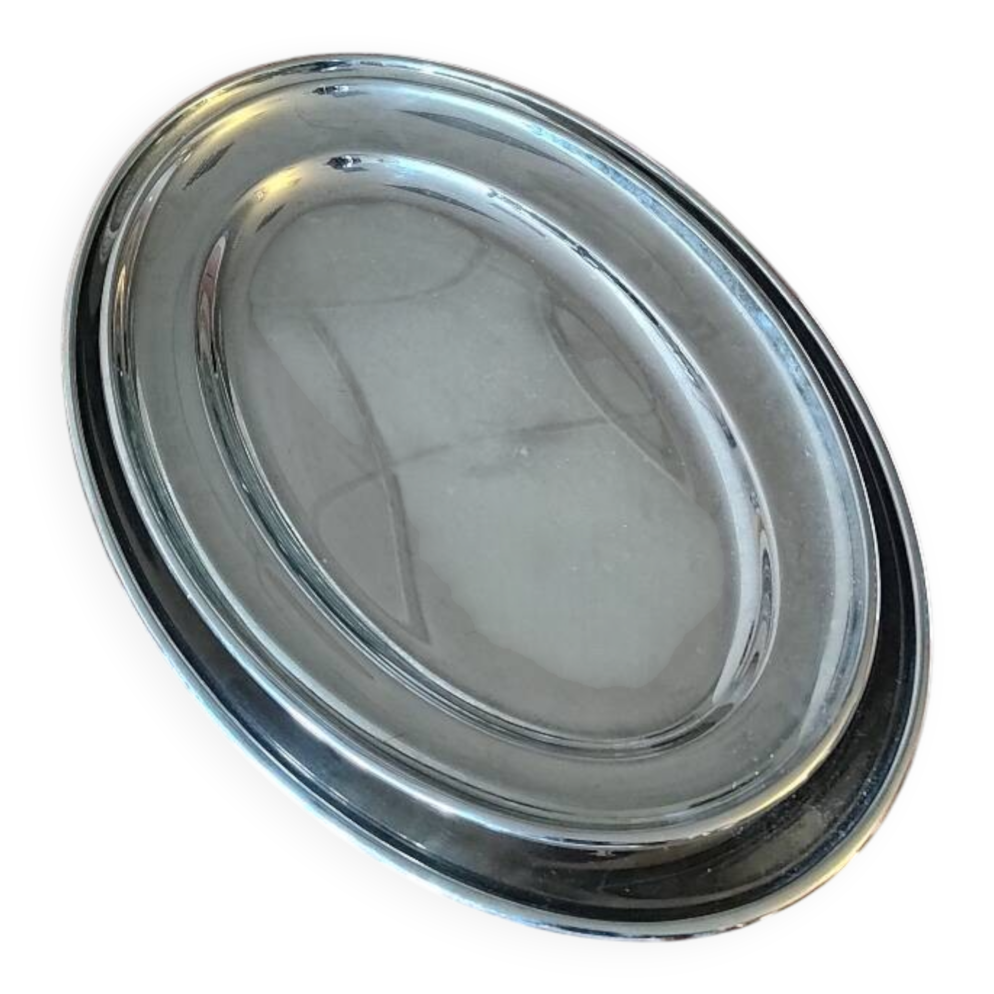 Set of two silver dishes