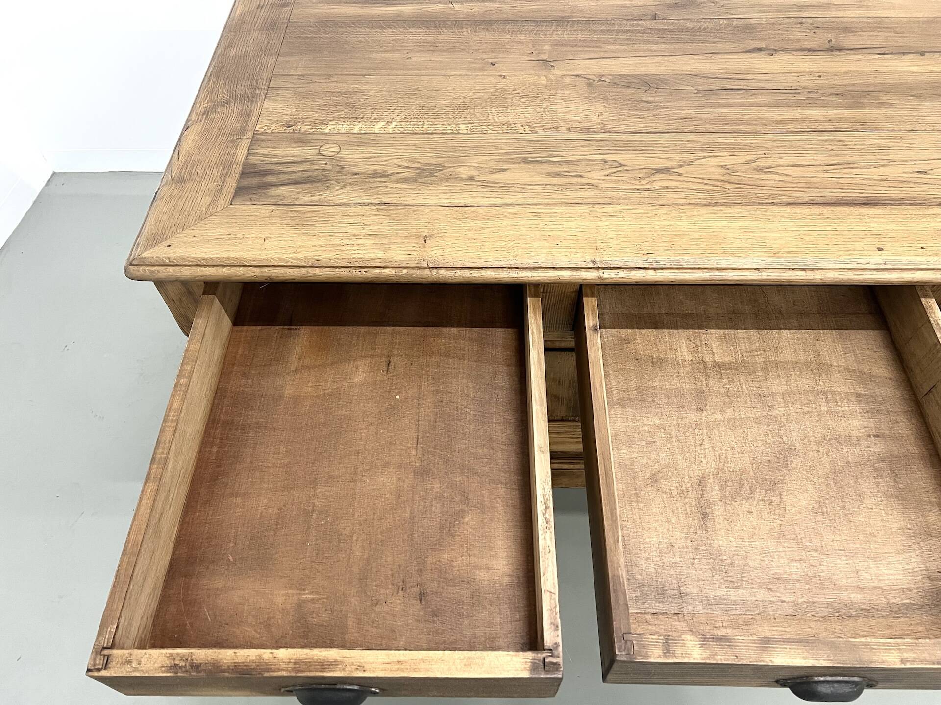 Comptoir de commerce des années 1900