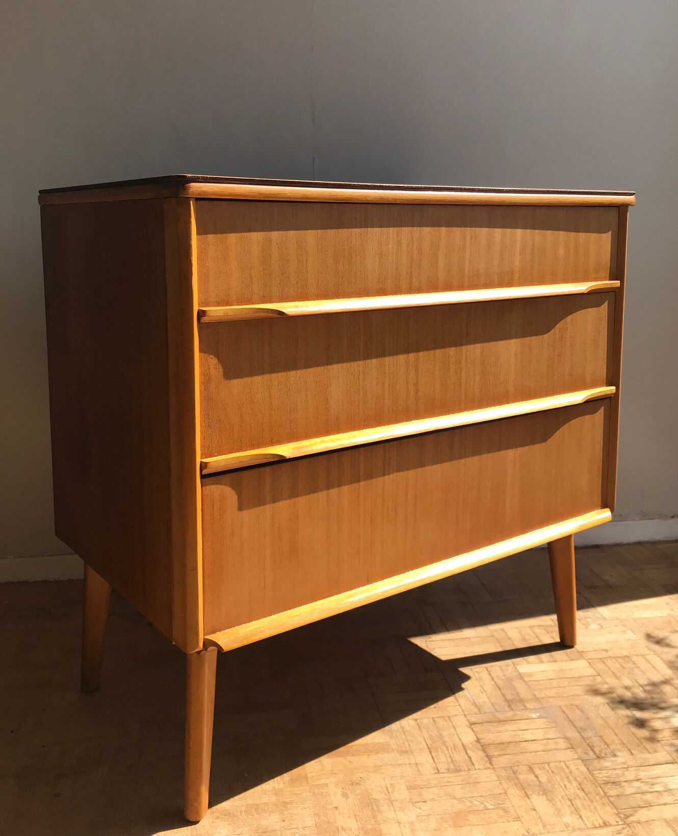 Compass feet chest of drawers from the 1960s