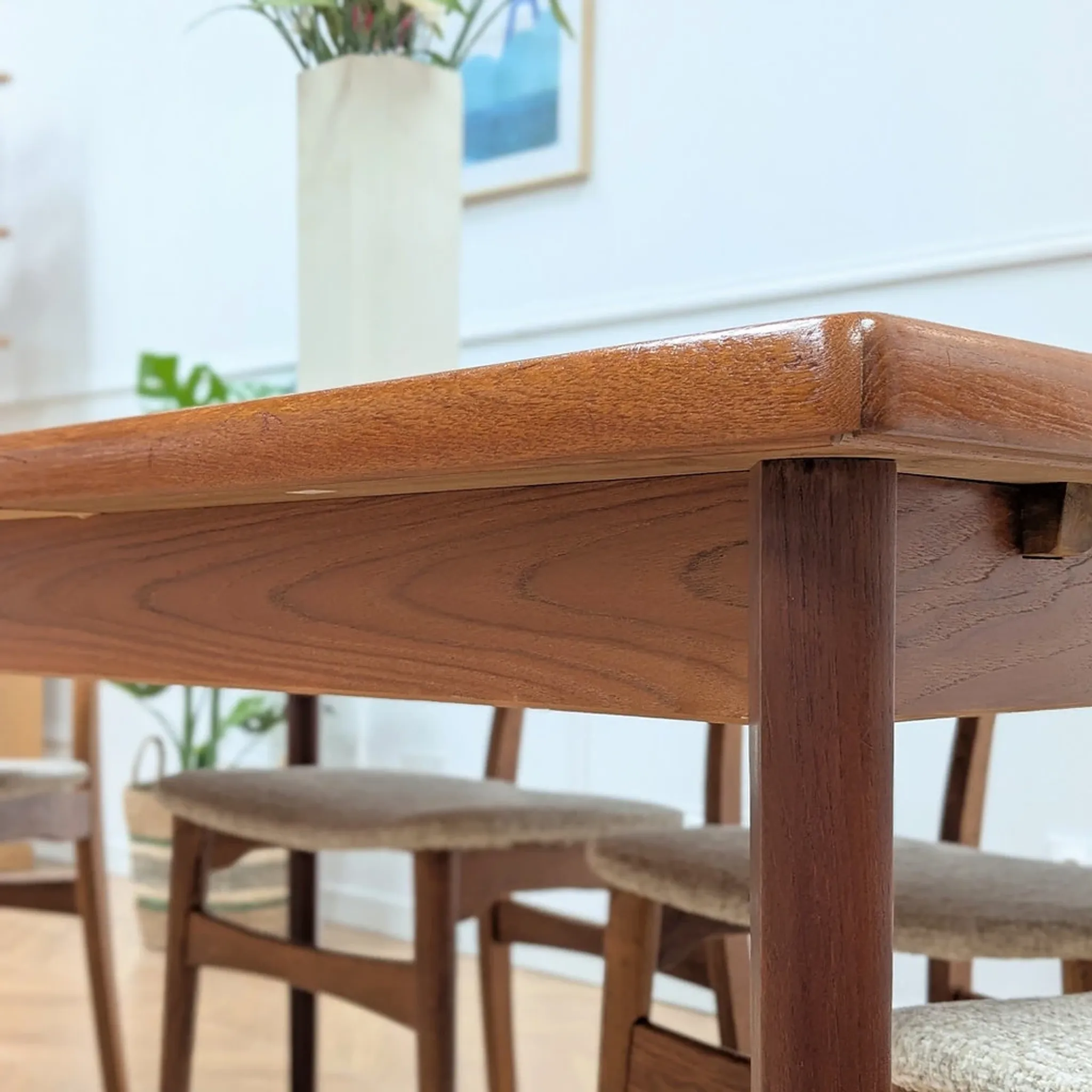 Vintage extendable dining table with 2 extensions in teak.