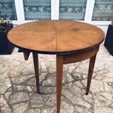 Half moon wallet table