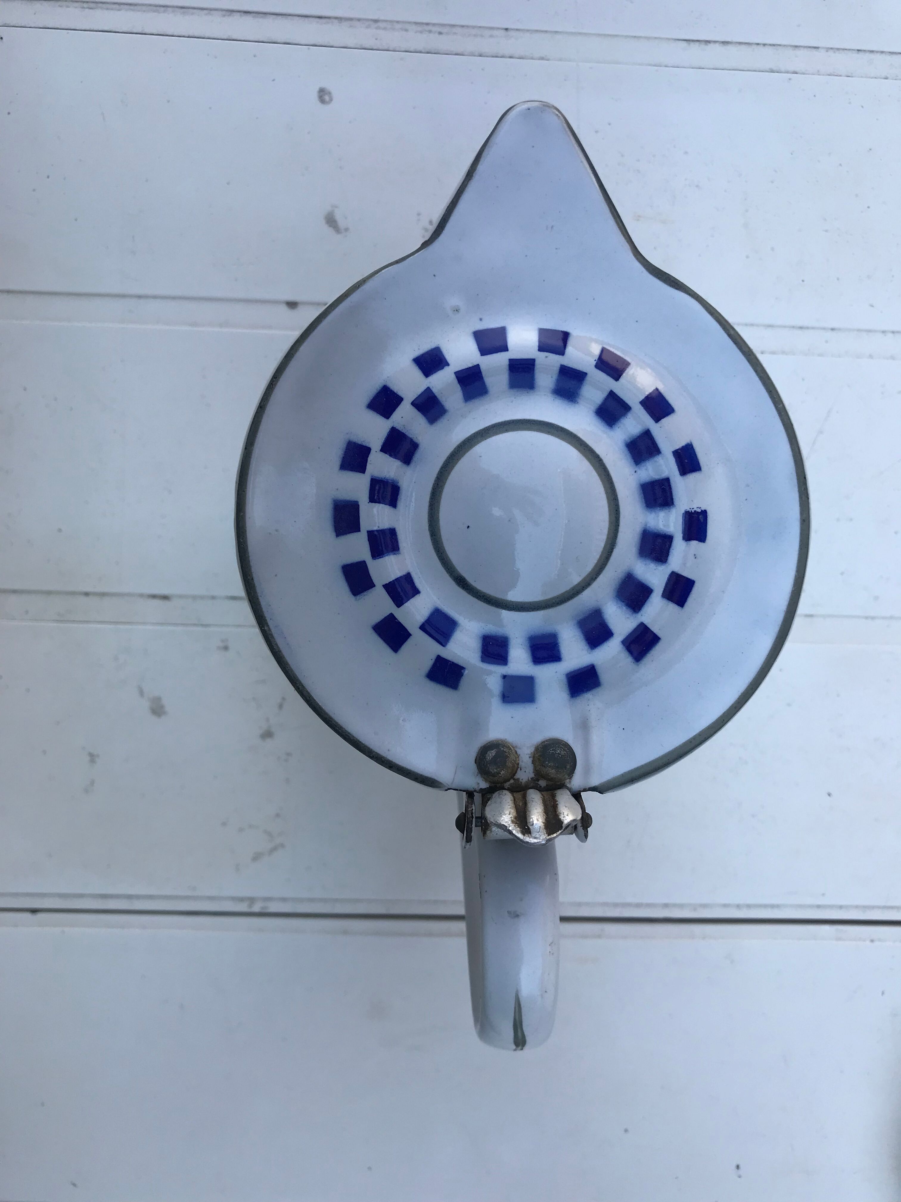 Lustucru enamelled series