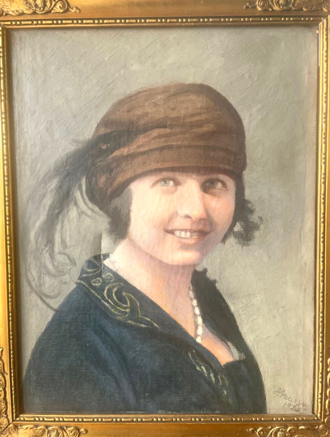 Portrait of a lady oil on canvas With Wooden gilded  frame signed 1928