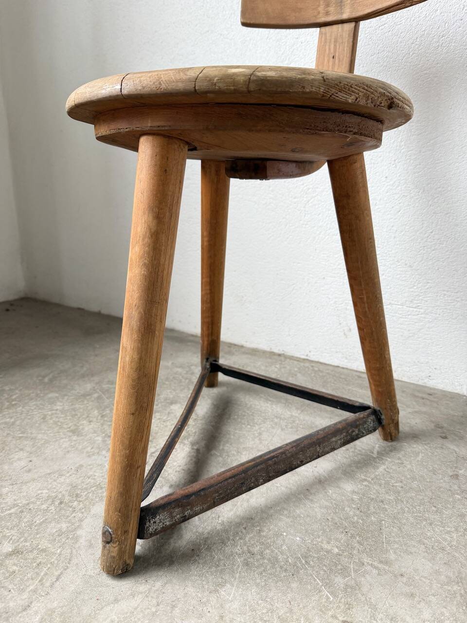 1950 tripod workshop chair