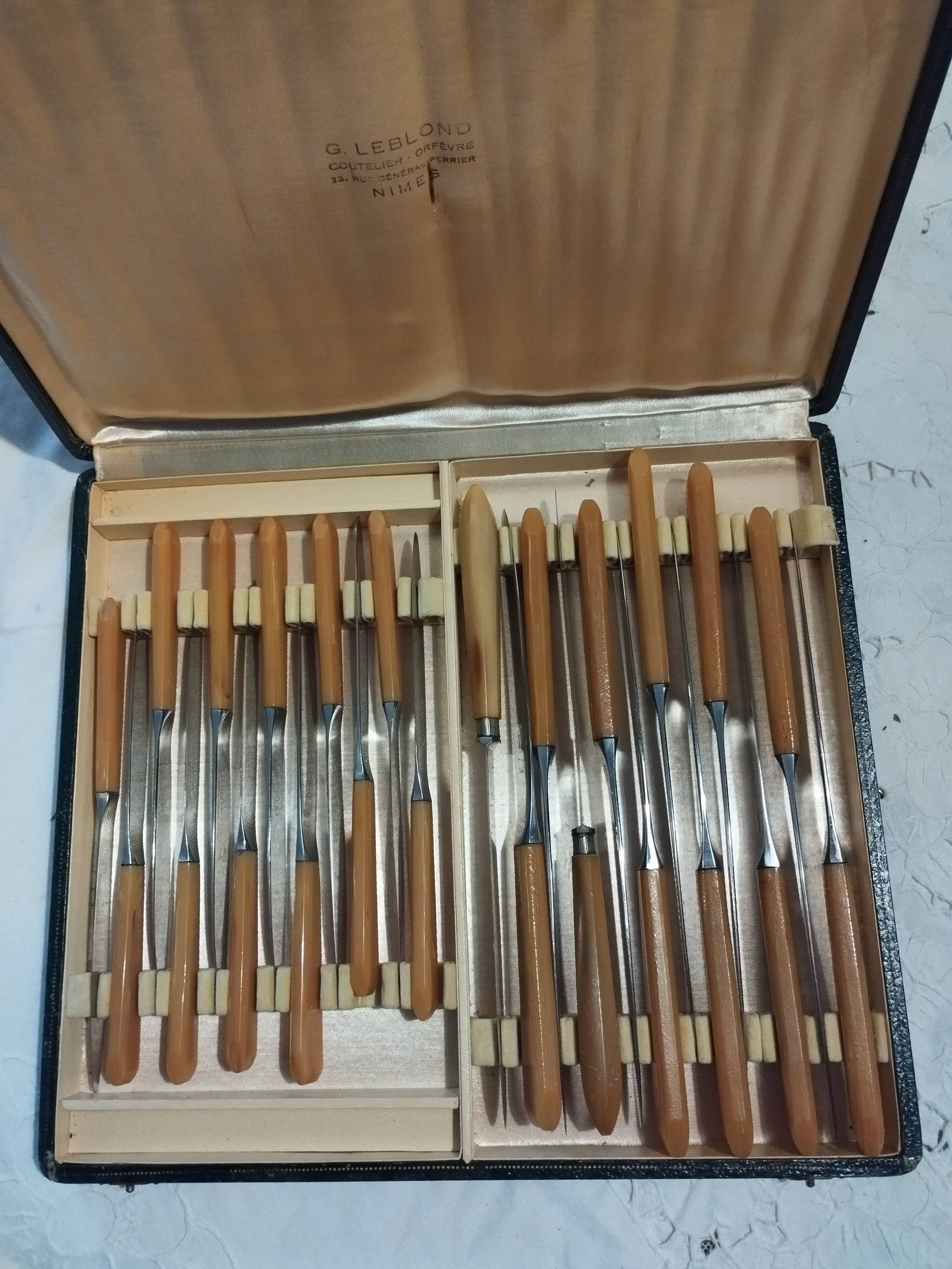ménagère de couteaux en corne