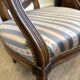 Fauteuil cabriolet médaillon de style Louis XVI