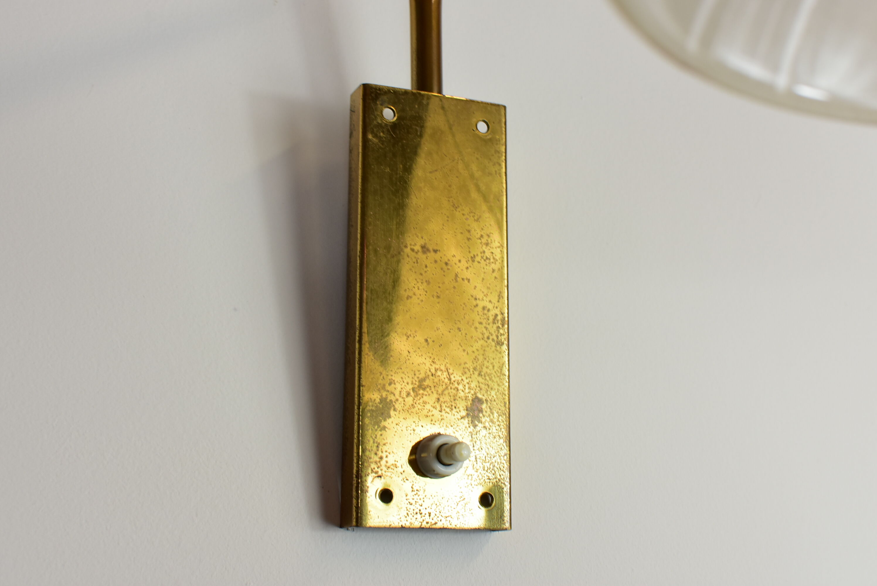 Adjustable wall lamp