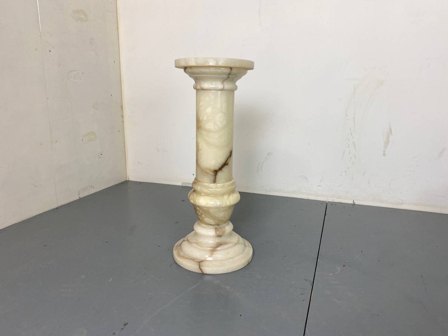 Vintage Spanish Alabaster Pedestal Column with Original Vase, 1970s, Set of 2