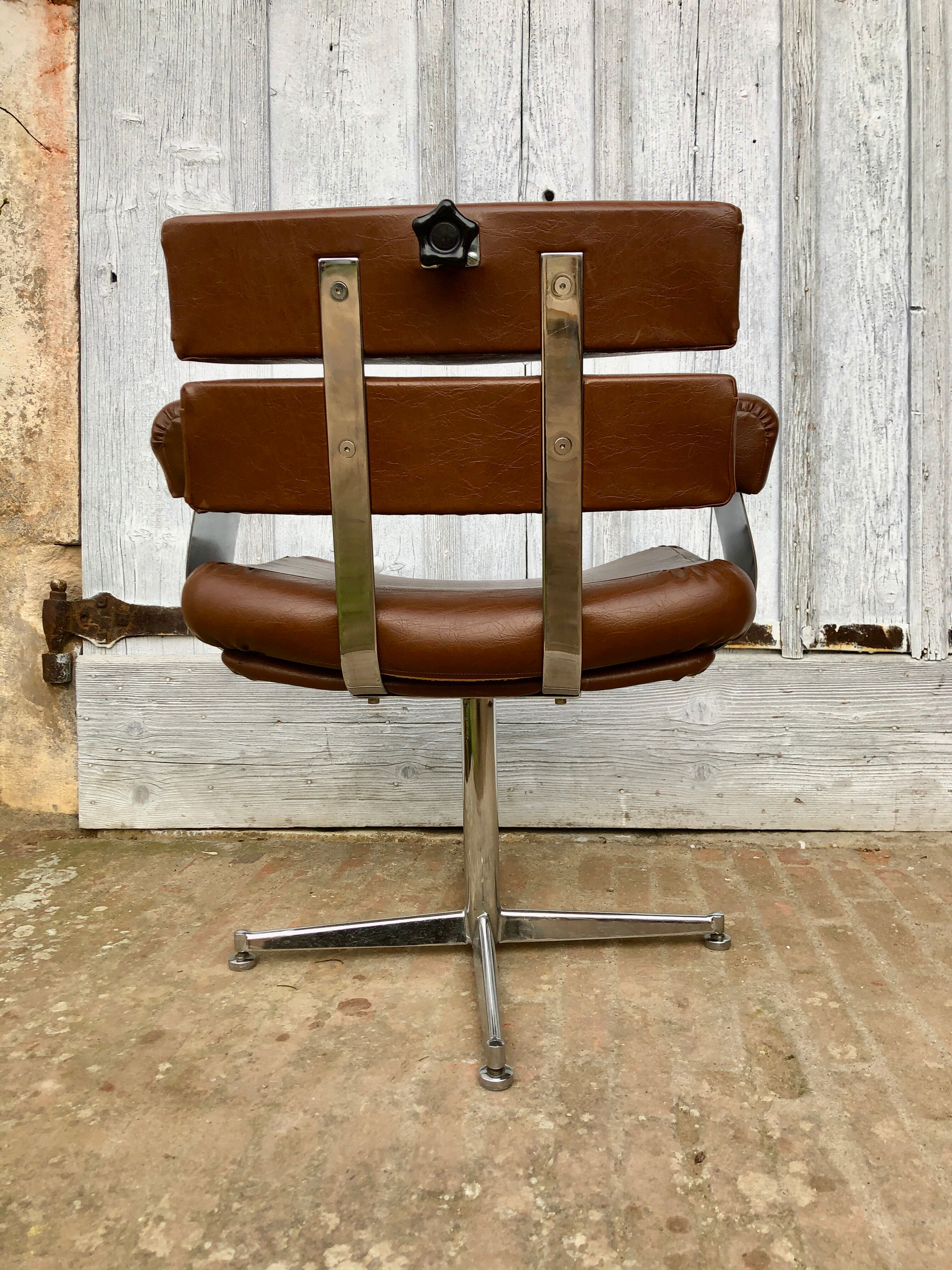 Fauteuil de coiffeur en chrome et skaï marron