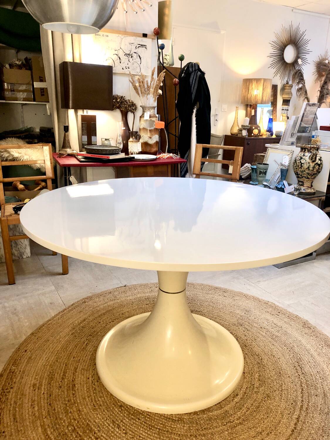 Tulip dining table 1970