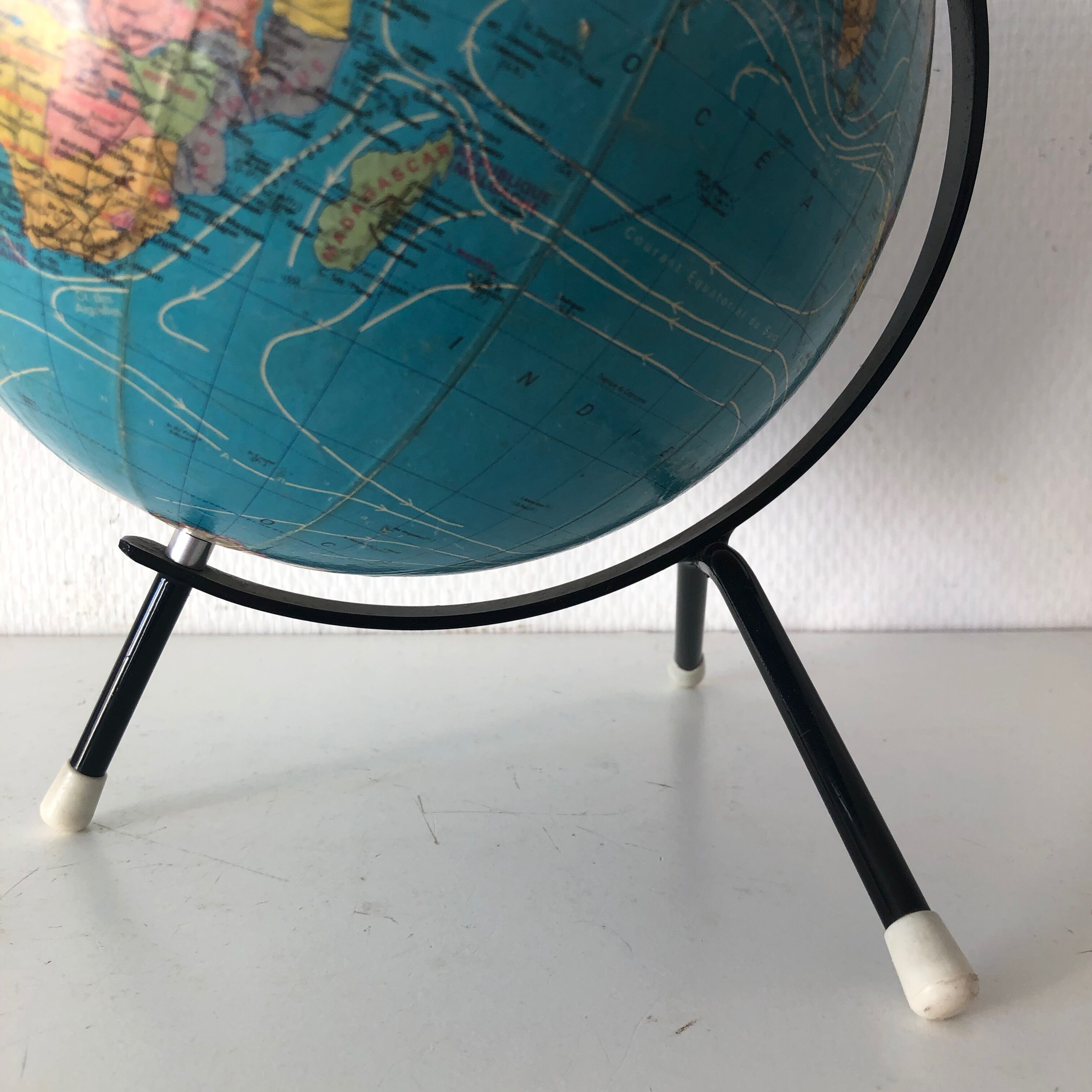 Globe Taride tripod vintage 1972 27cm