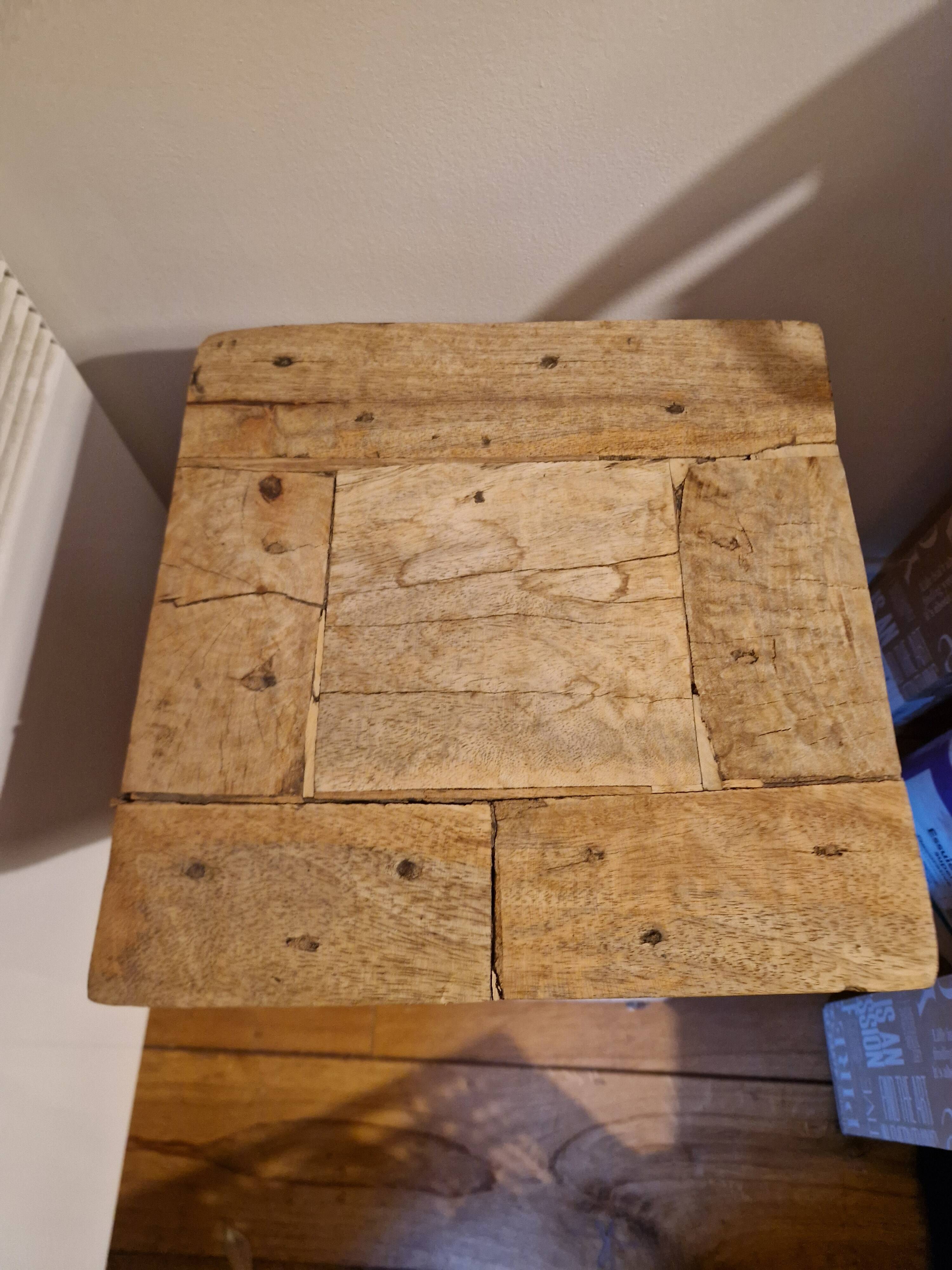 Tabouret en bois massif