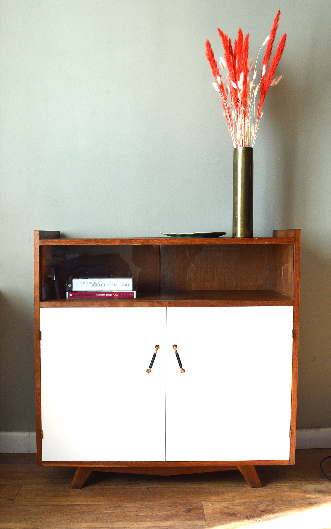 Bahut with compass feet