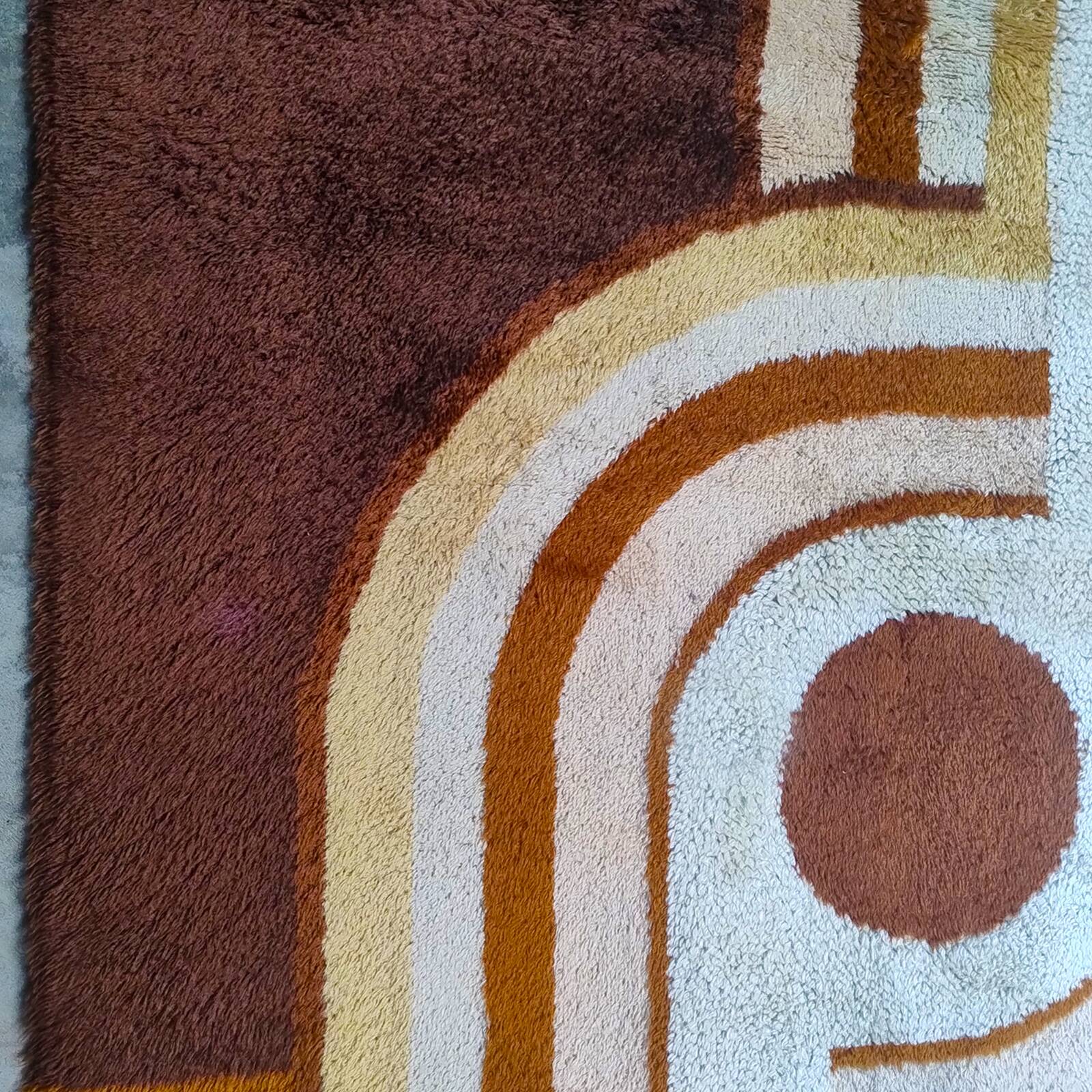 1970s Museum-Grade Avant-Garde Wool Rug The Epithet of Space Age Luxury. Ma