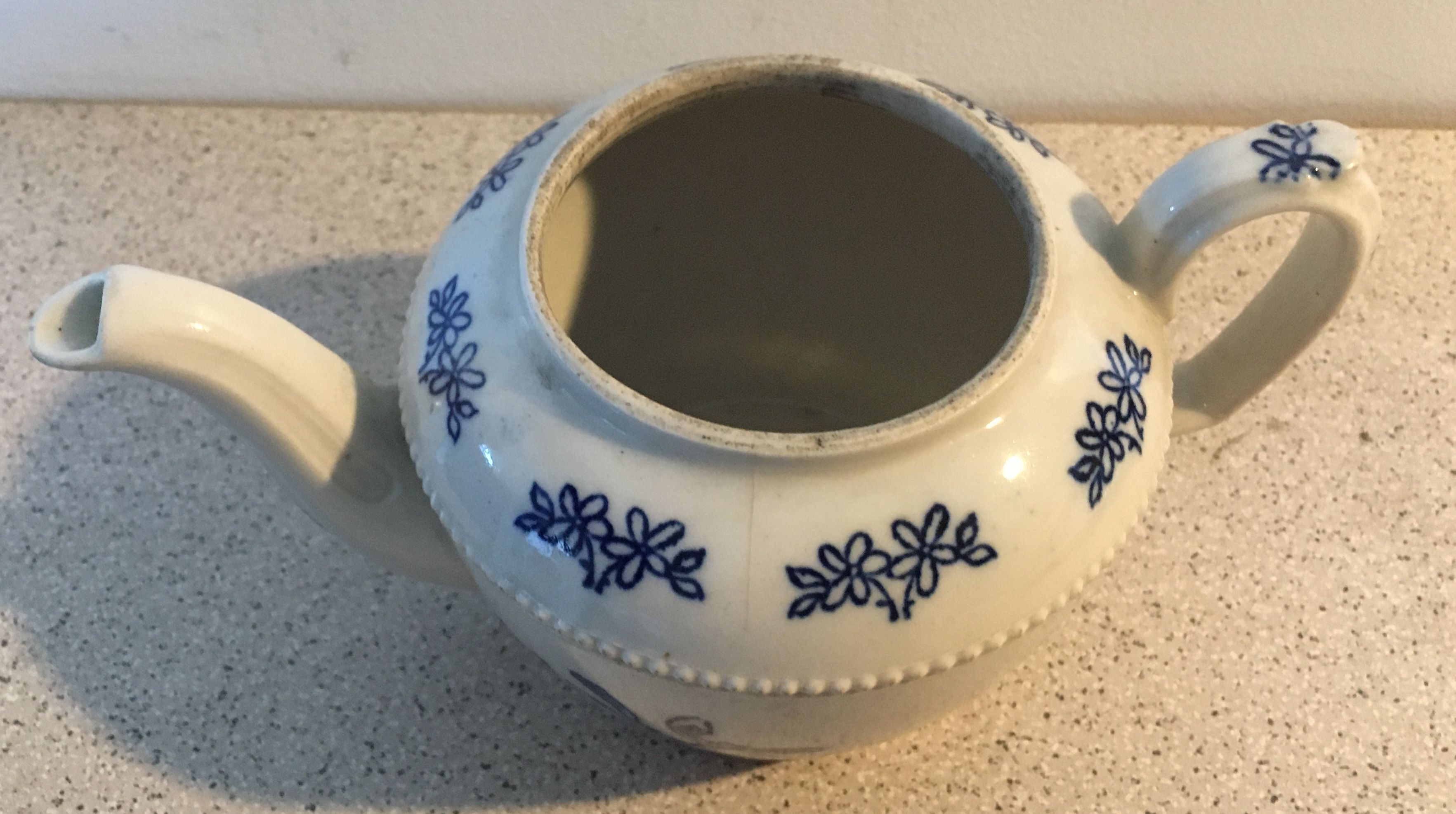Small enamelled teapot Chinese style