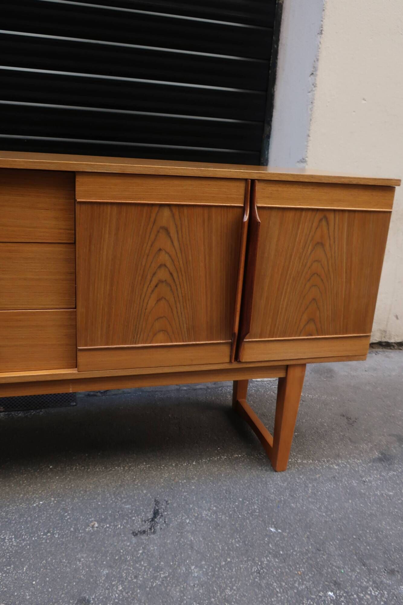 Wooden sideboard of the 70s u-shaped footing