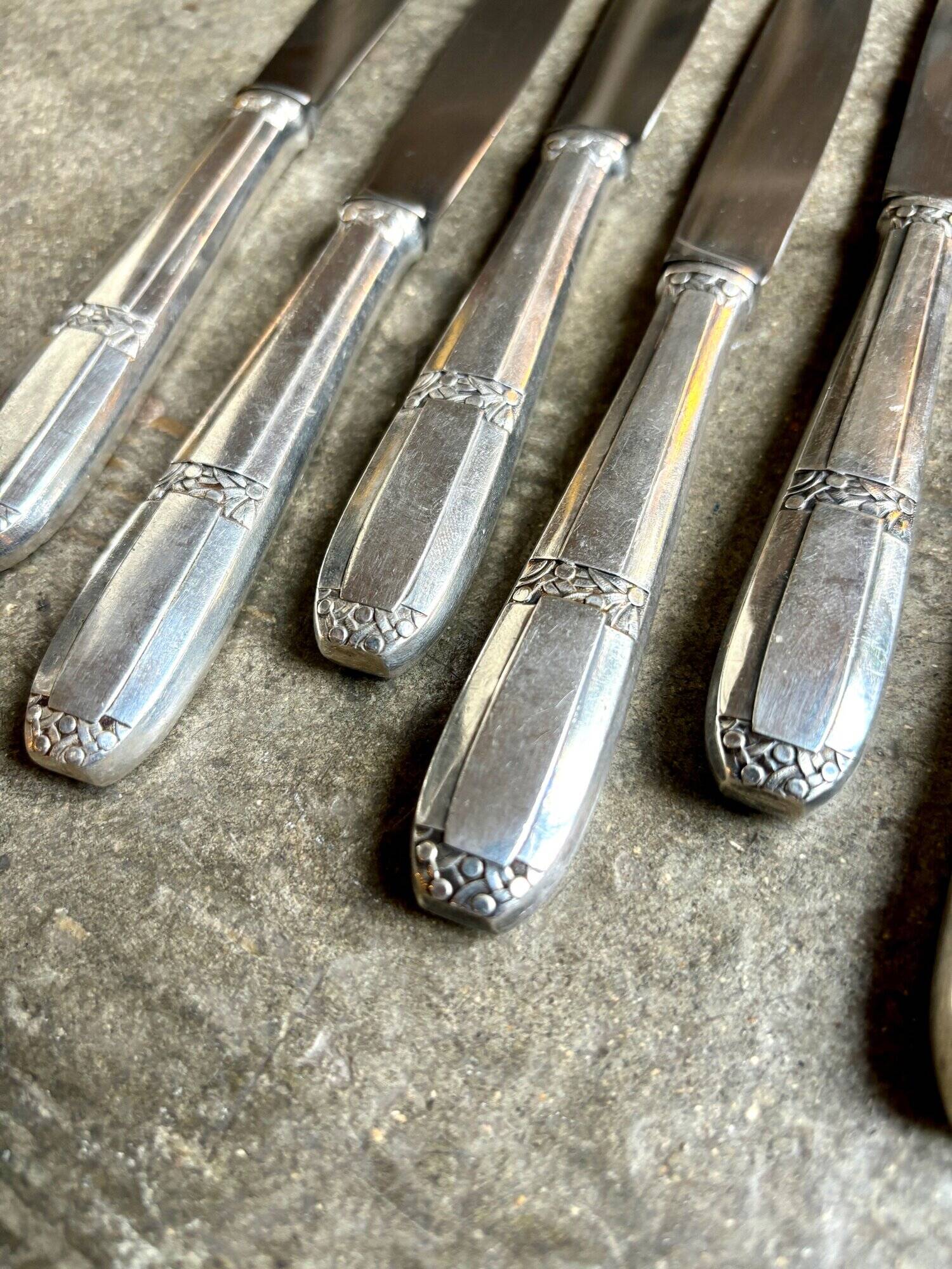 6 Art Deco knives in silver metal