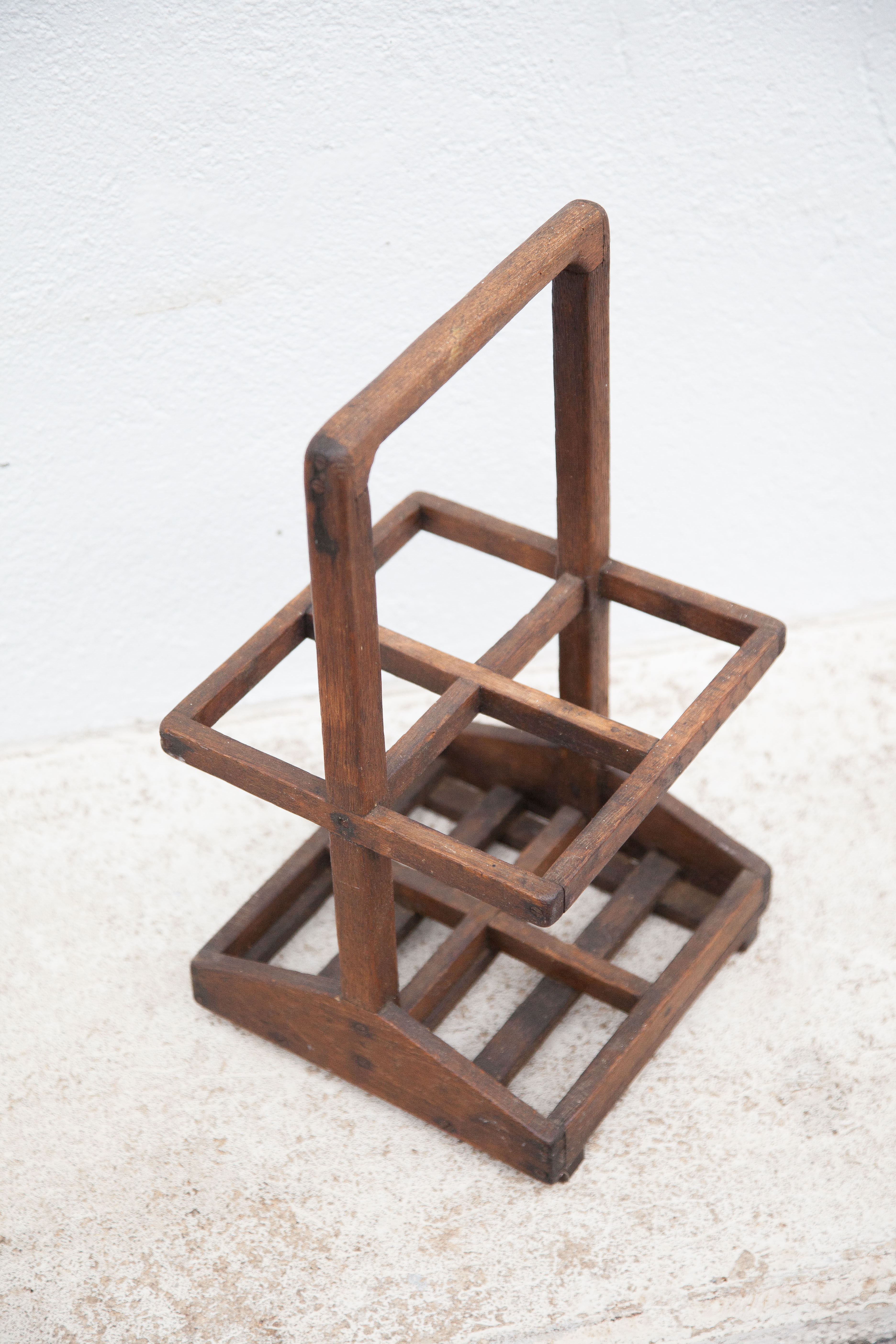 Art deco bottle holder