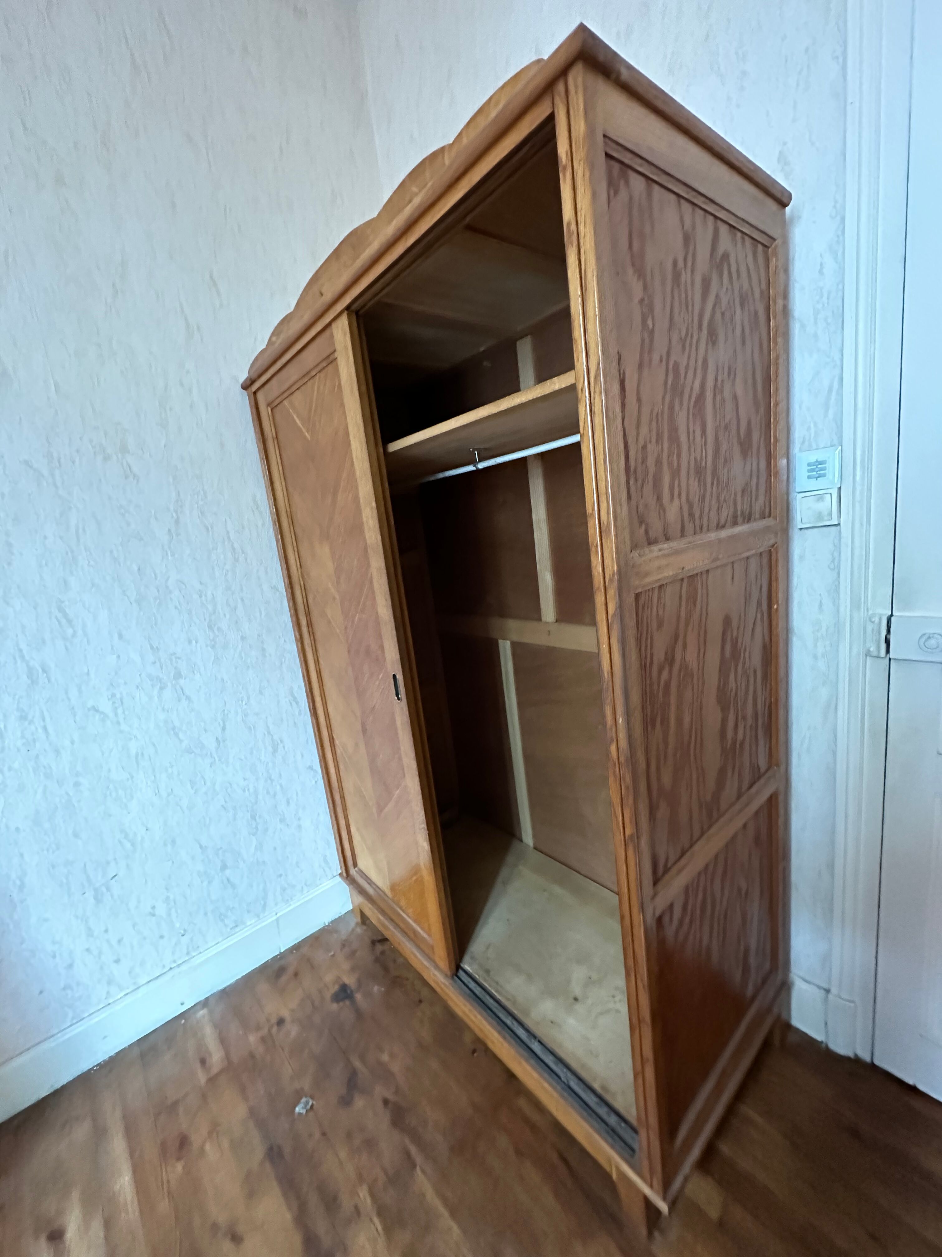 Wardrobe sliding doors