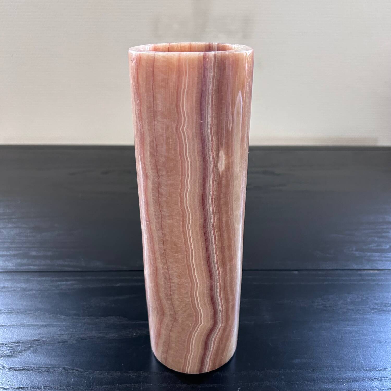 Large onyx roller vase