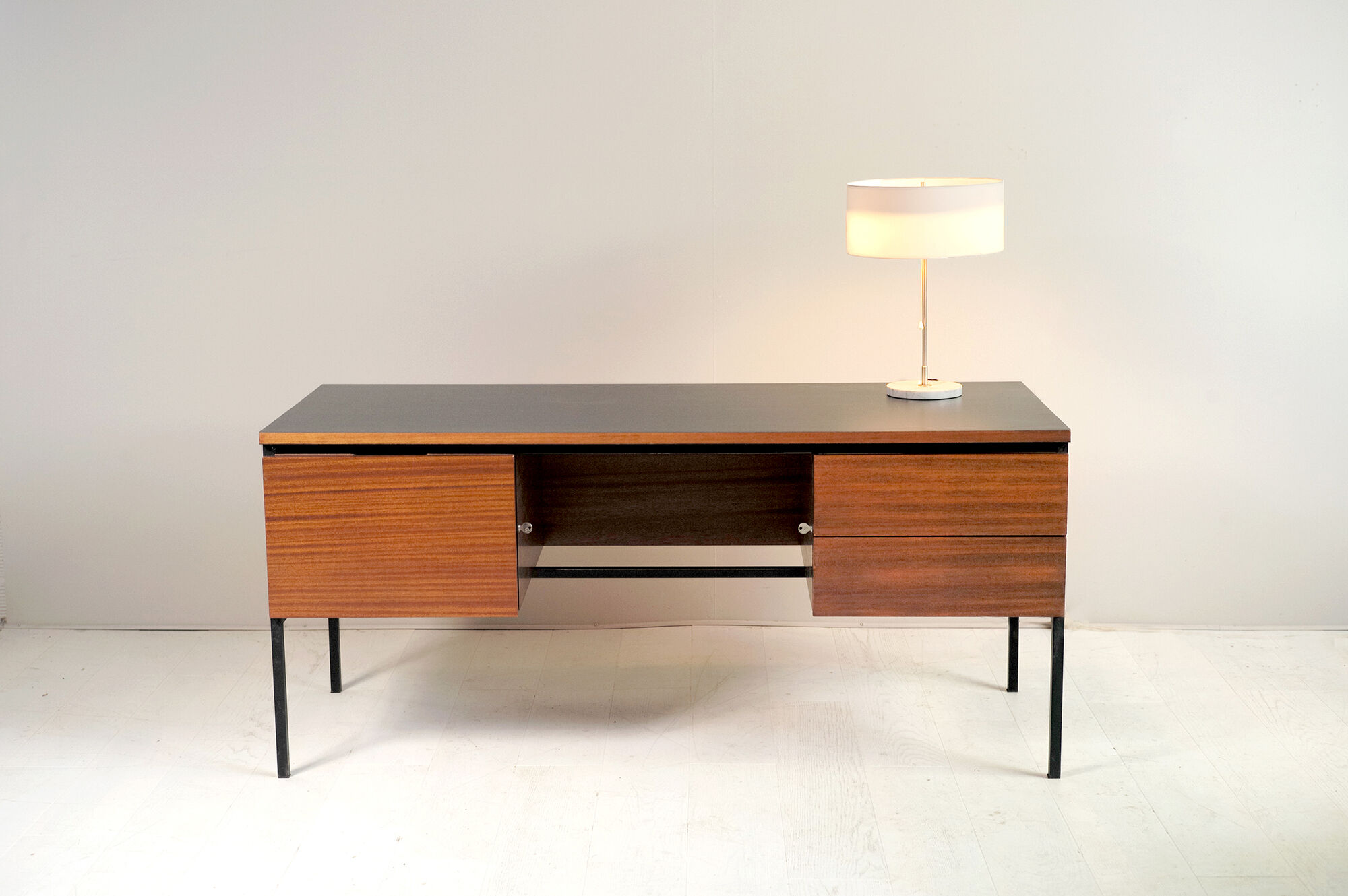 Bureau de direction 620 par Pierre Guariche pour Minvielle France 1960