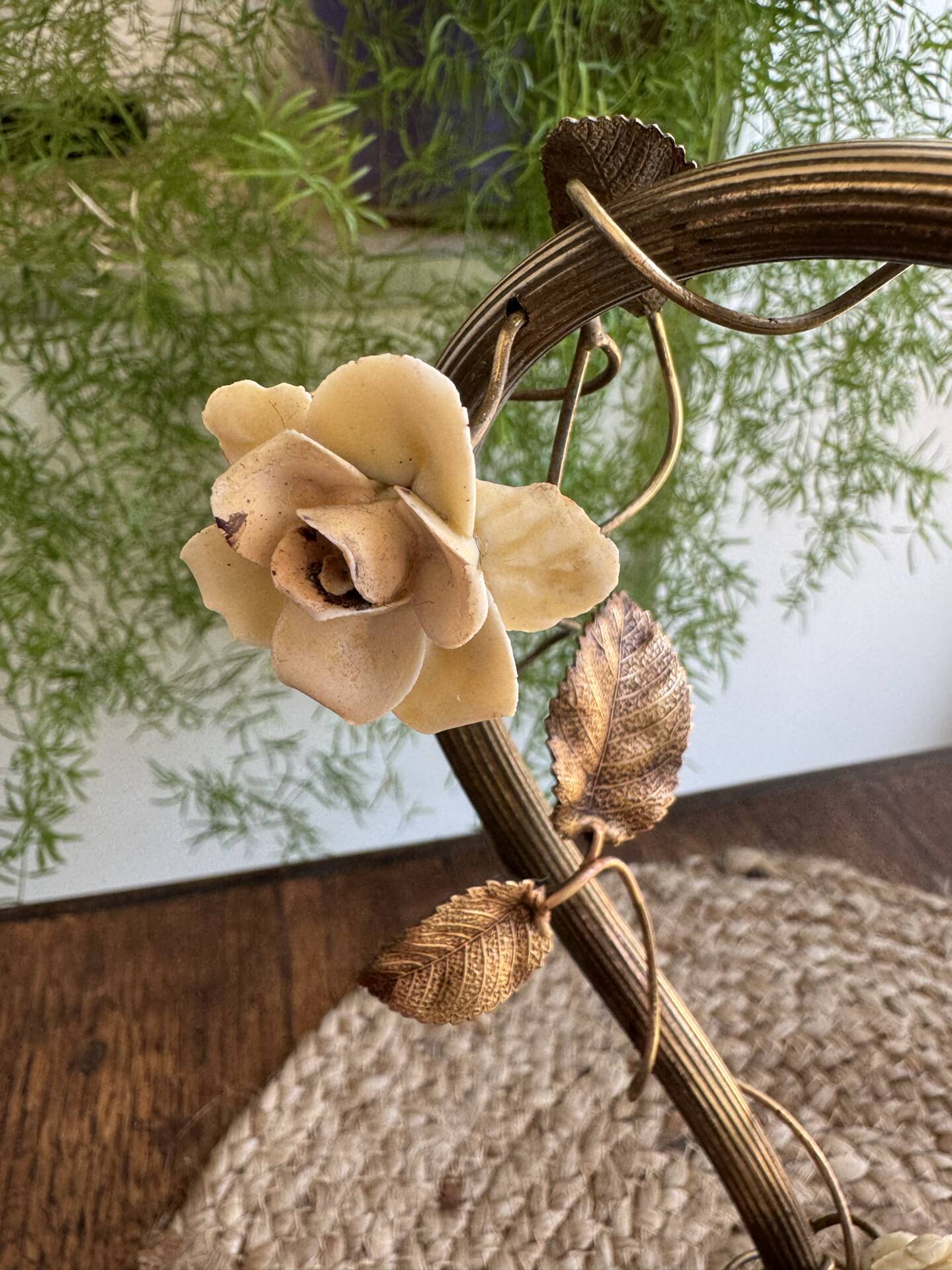 Tulip lamp in brass
