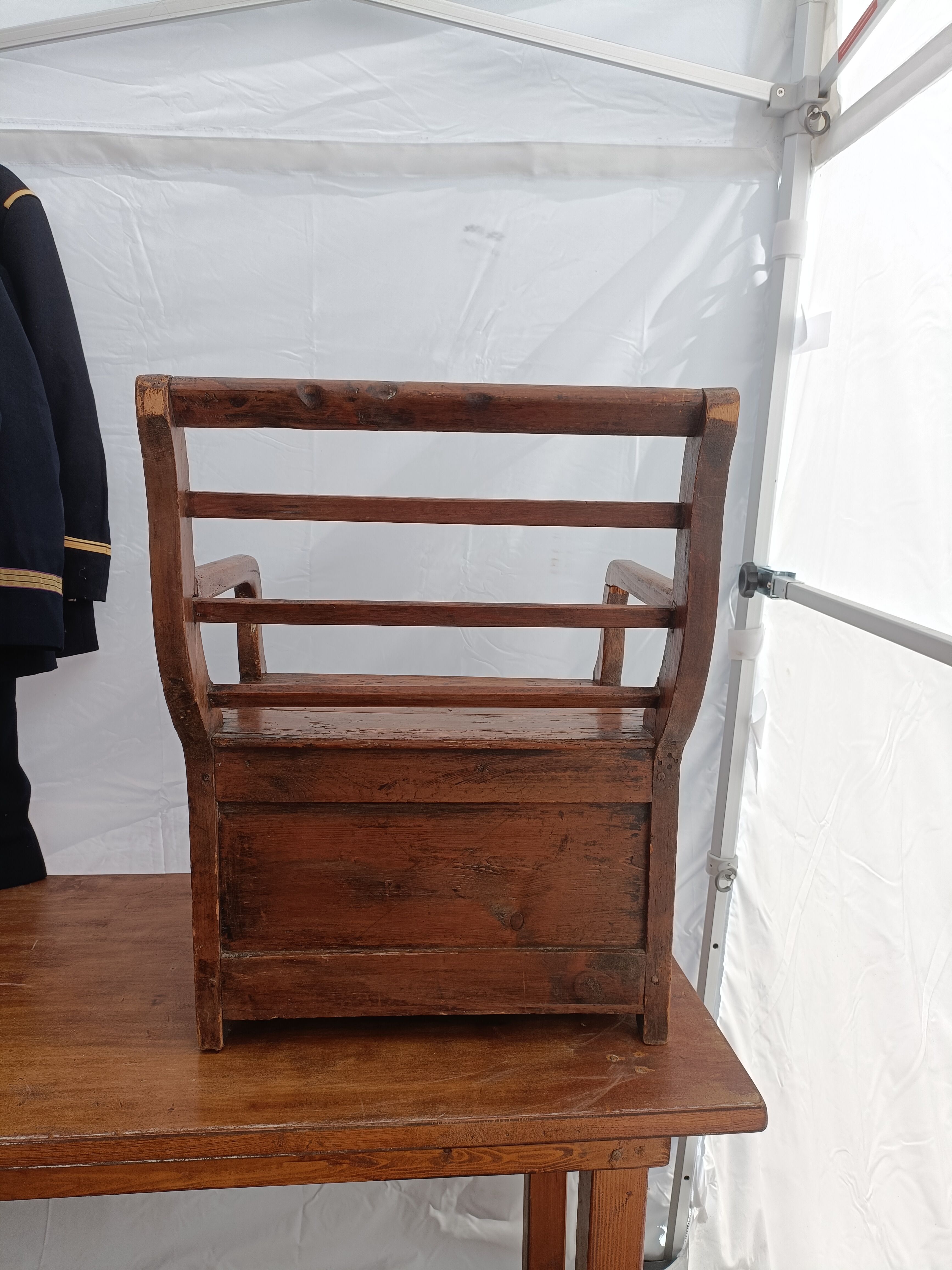 Fauteuil coffre bois rustique