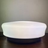 Round table lamp in opaline glass