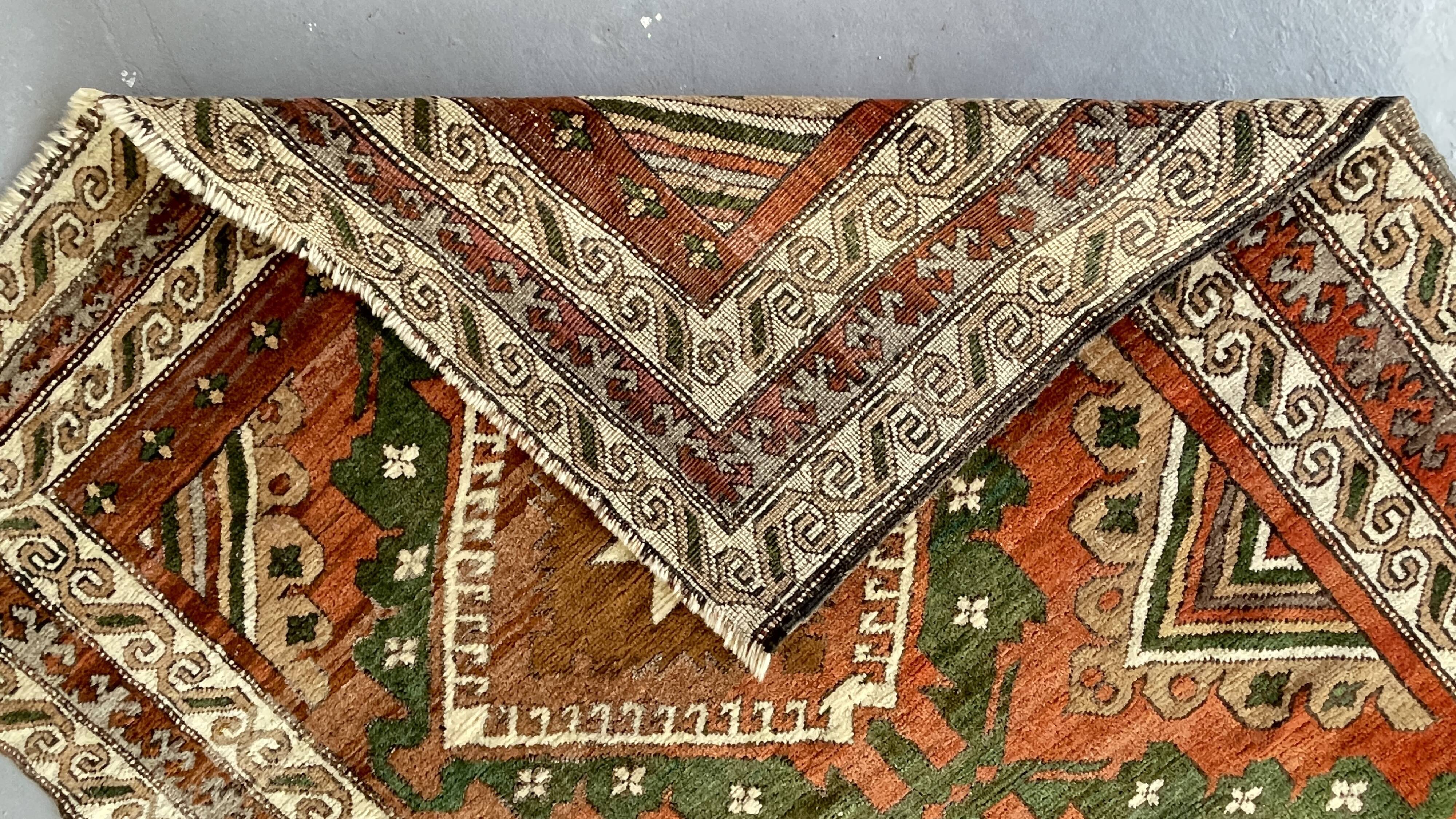 Vintage pure wool handcrafted oriental rug - 143cm x 208cm