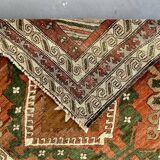 Vintage pure wool handcrafted oriental rug - 143cm x 208cm