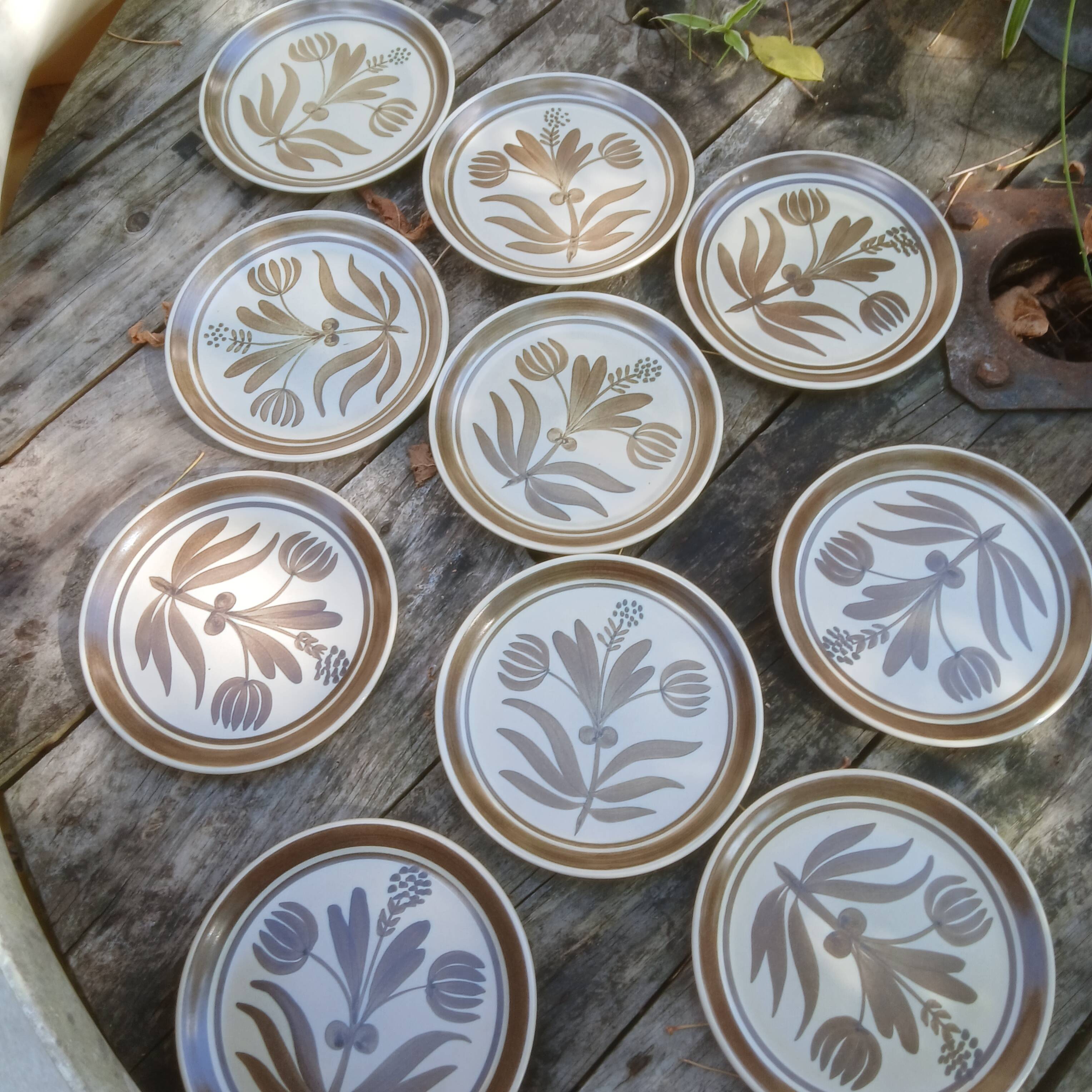 Vintage Longchamp dessert plate set