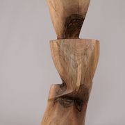 Table d’appoint sculpturale en bois massif, design contemporain original, logniture