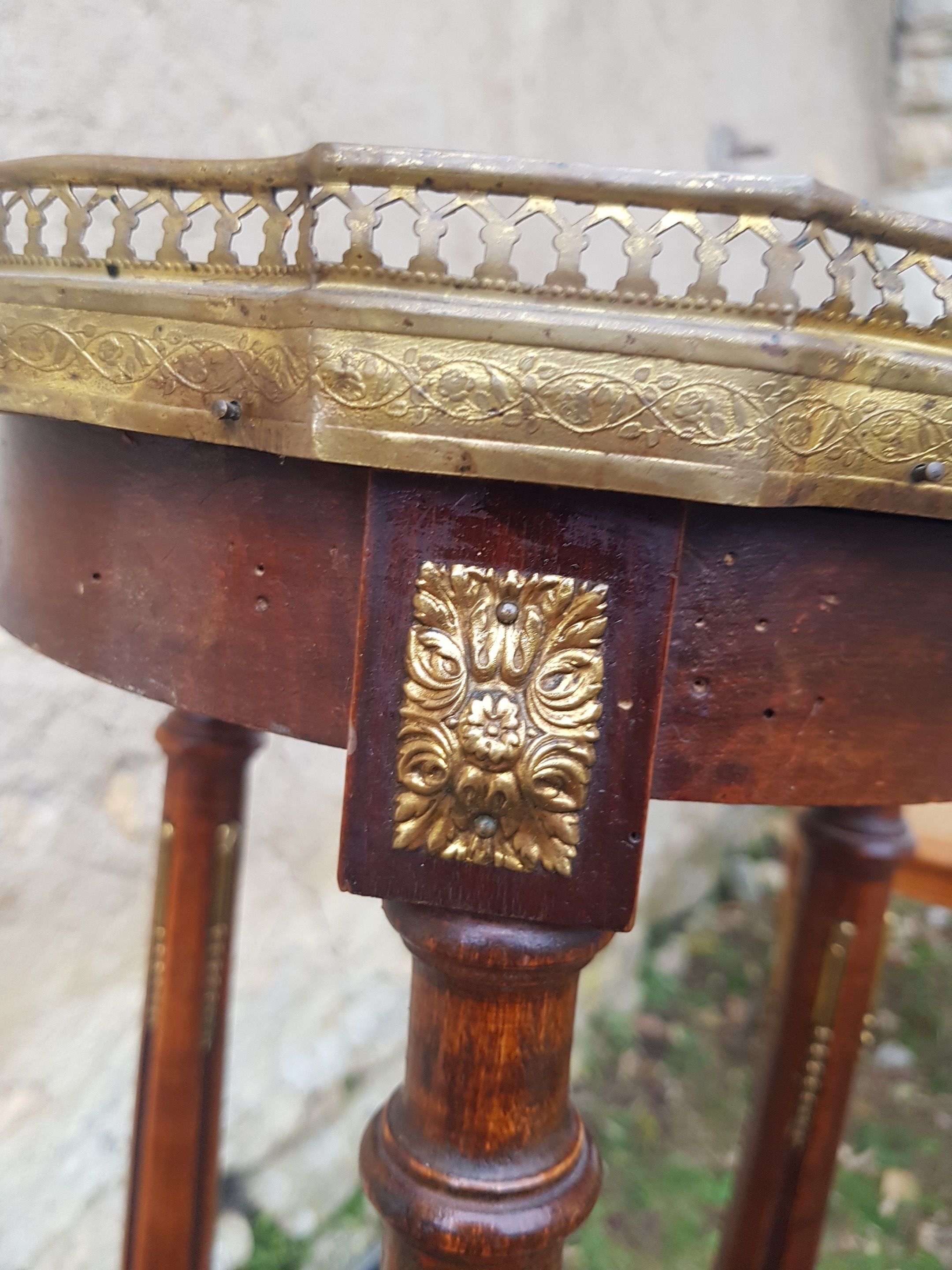 Very nice wooden pedestal