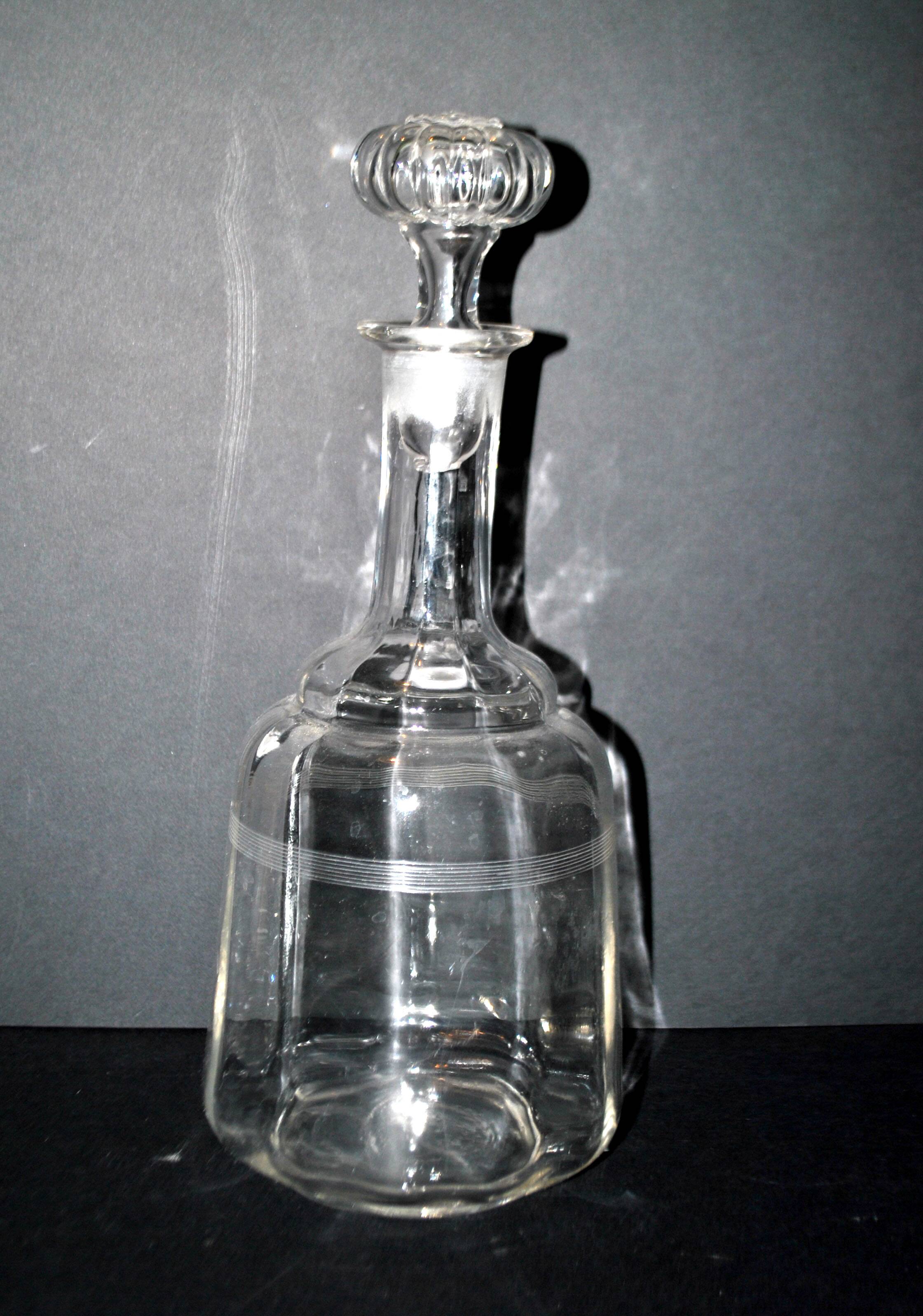Antique blown glass carafe engraved with fine lines BISTROT 1900