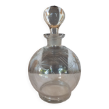 Round carafe in chiseled glass