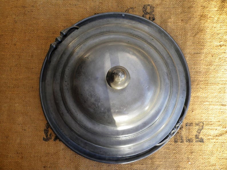 Soup bowl and its tin tray