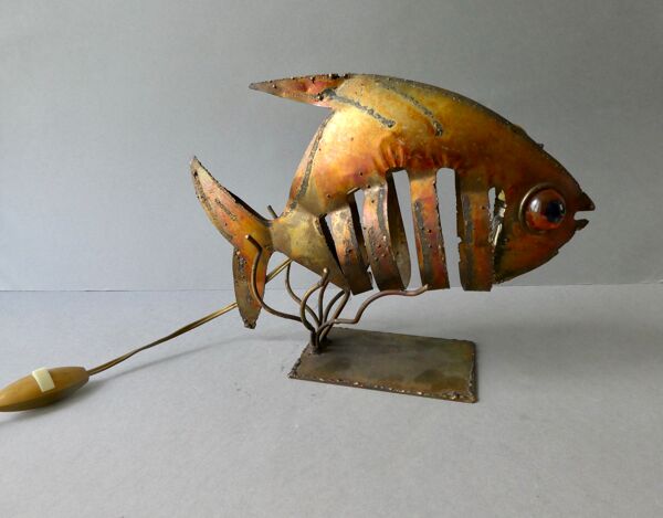 Lampe veilleuse forme poisson, en métal doré, années 70