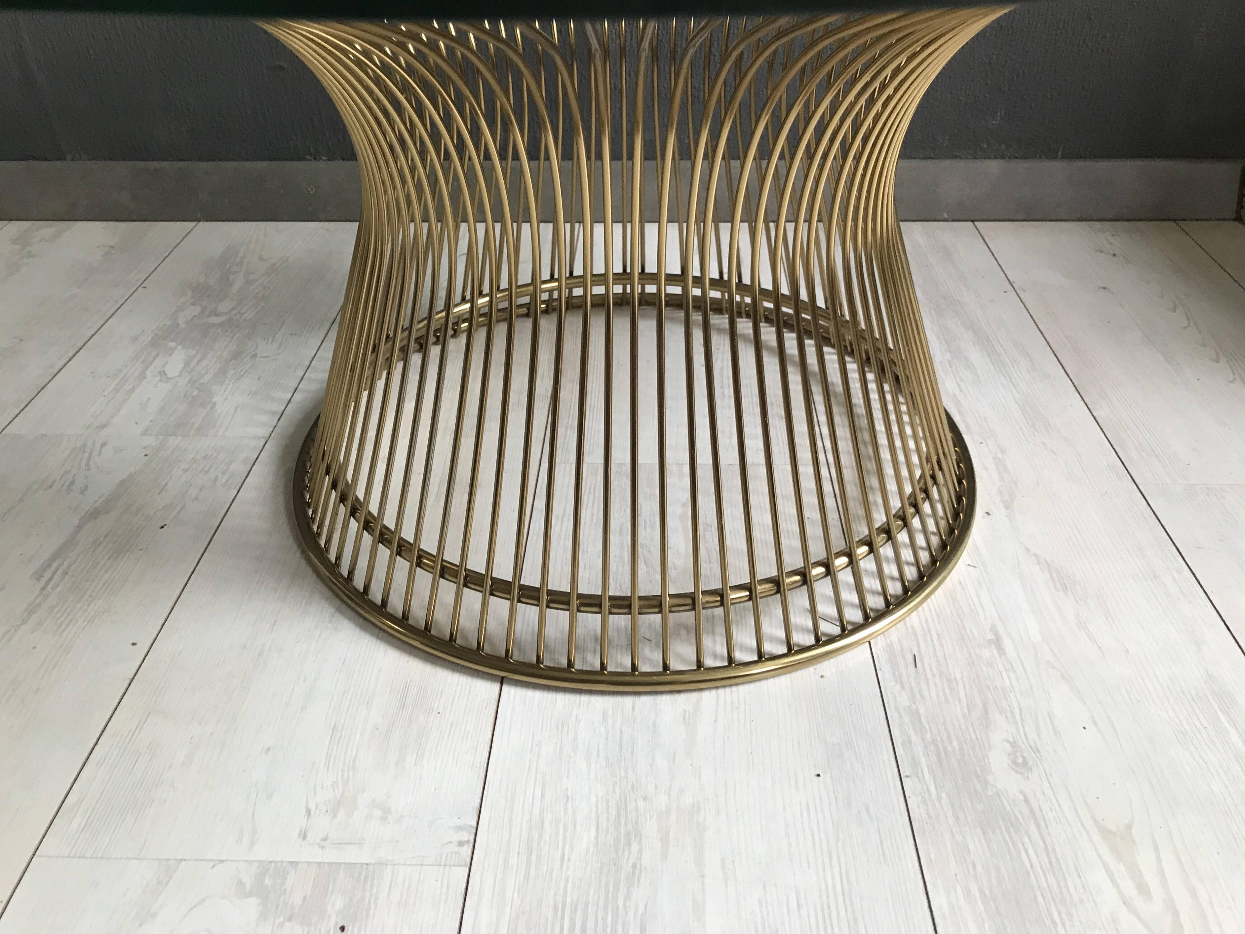 Table basse design en verre et métal doré (80cm)