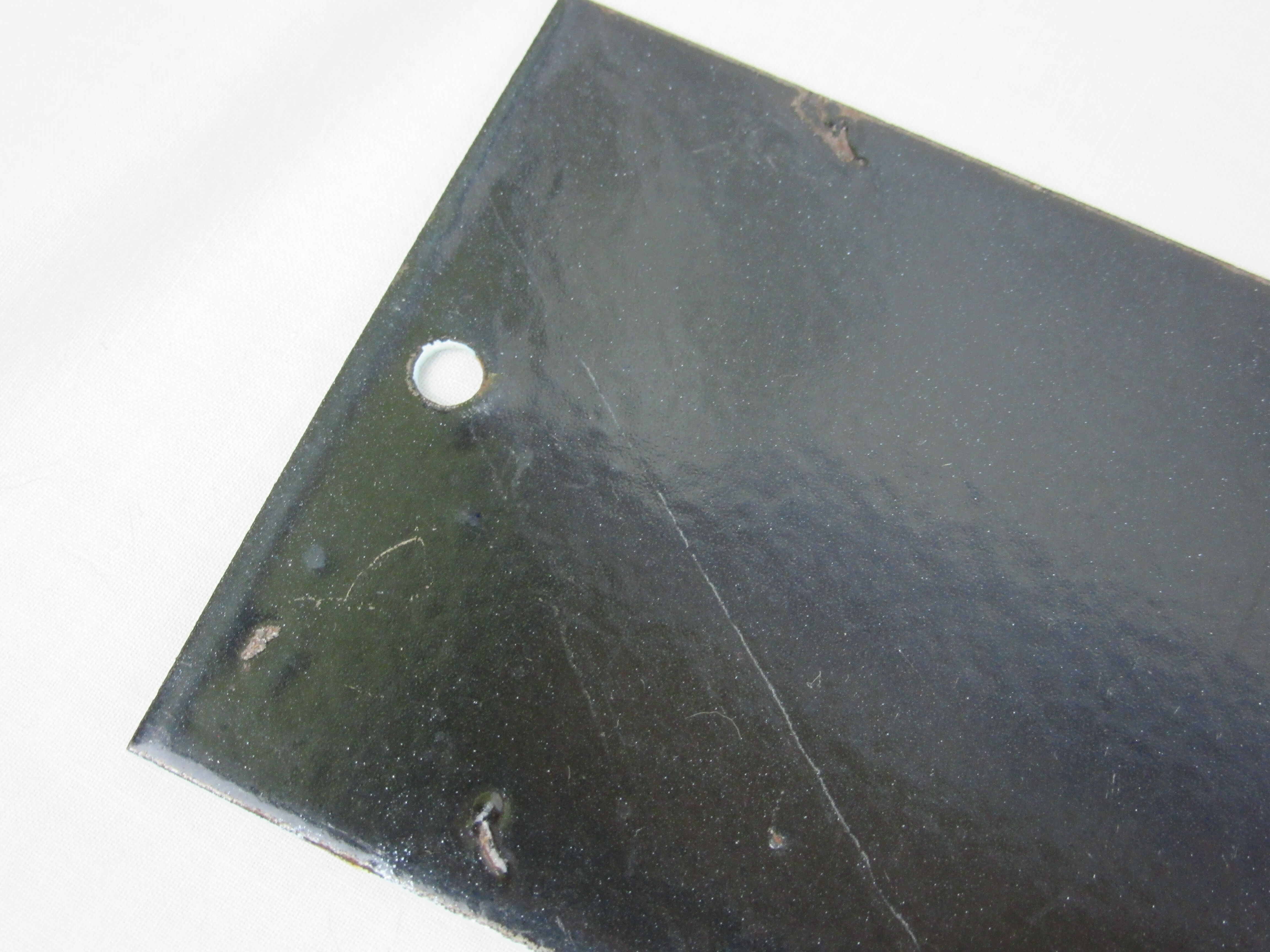 Enamelled and painted plate "10:45"